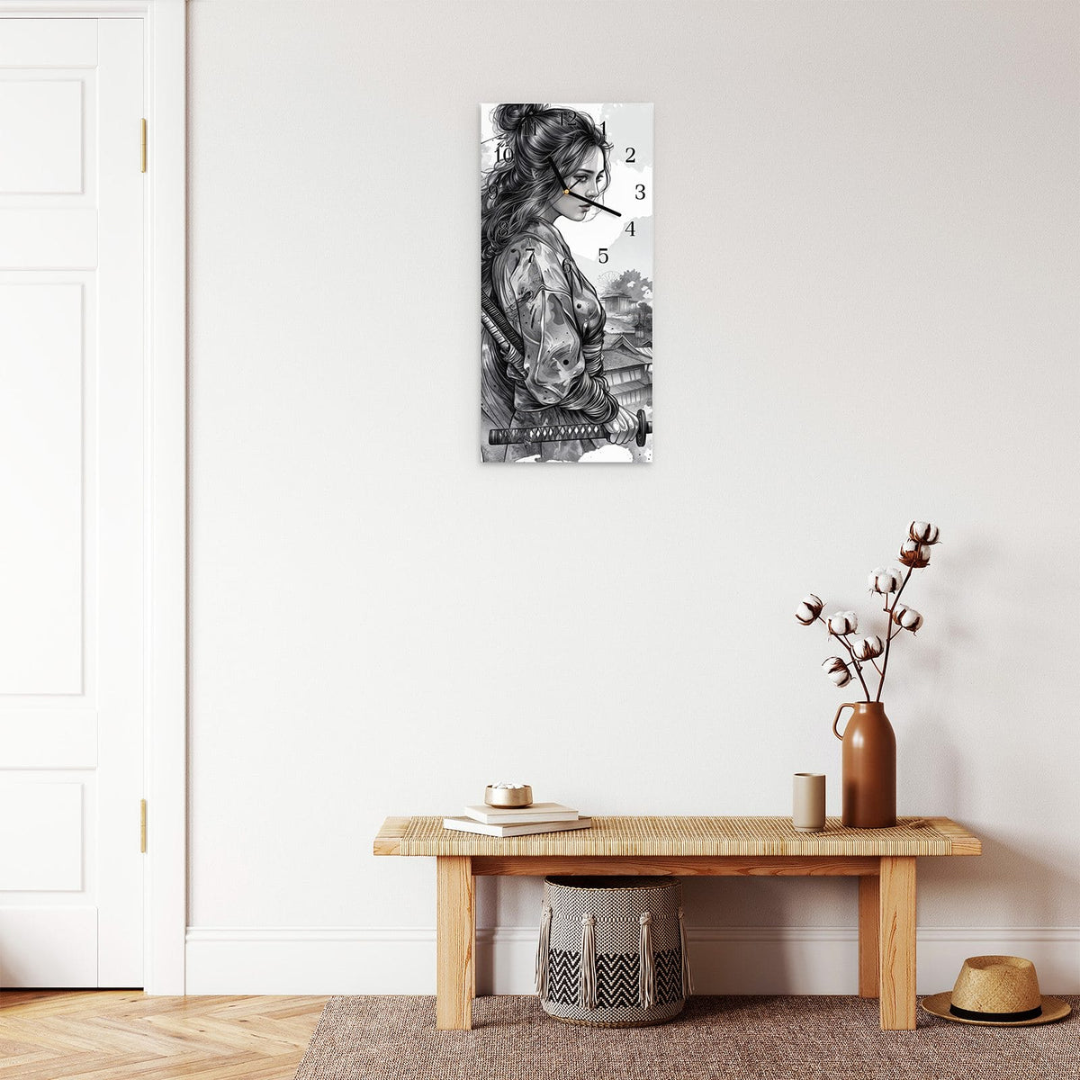 Moderne Wanduhr aus Glas mit Farbtiefe – Wanduhr Samurai Kriegerin Stadt aus Glas – Hochformat 30 × 60 cm