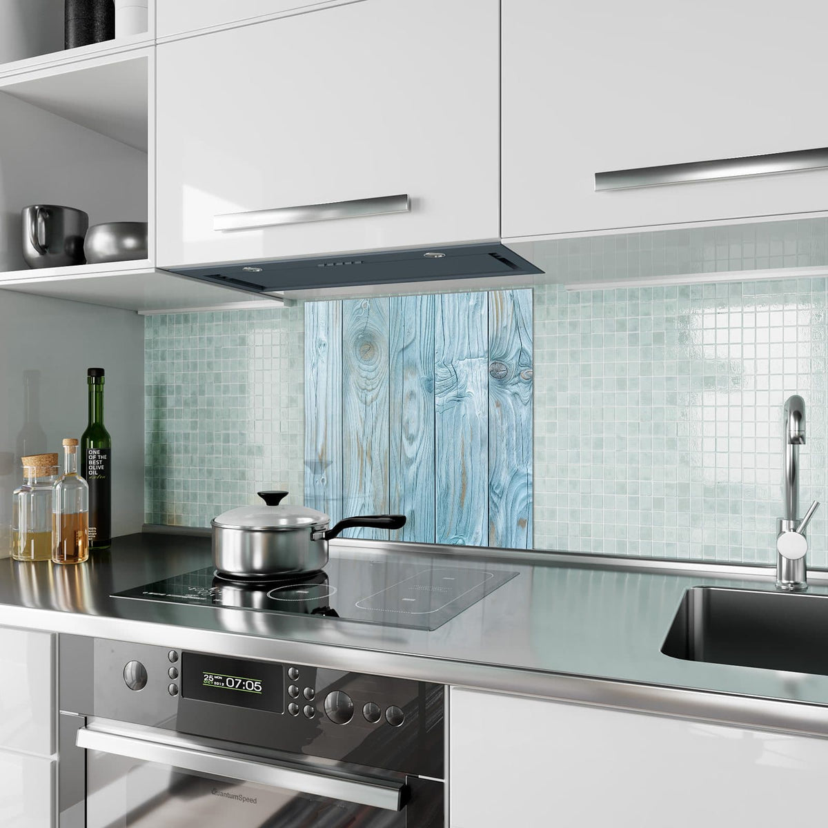 Küchenrückwand aus Glas Hellblaue Holzbretter im quadratischen Format als Spritzschutz hinter dem Kochfeld, über dem Fliesenspiegel montiert