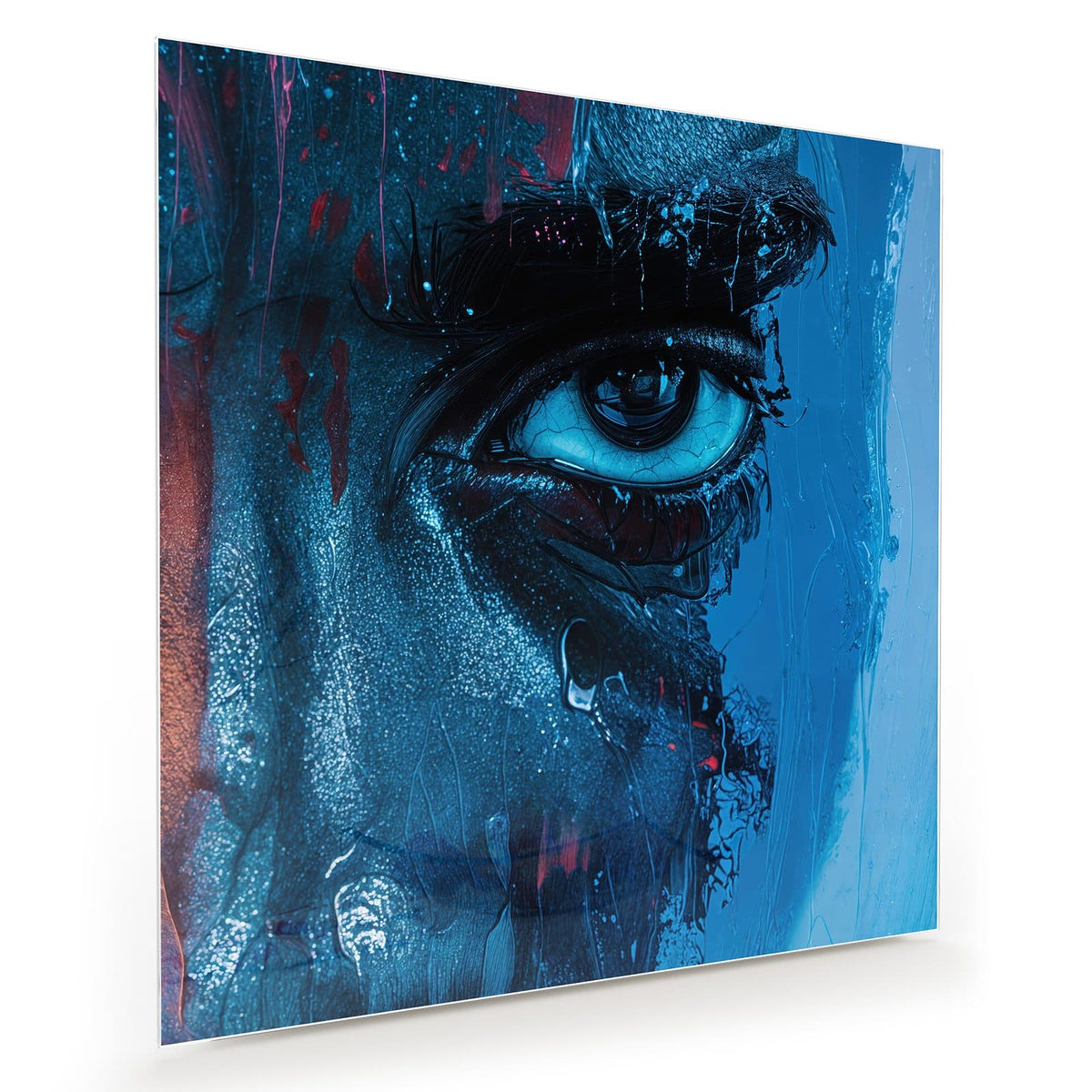 Halbes gemaltes Gesicht in Blau mit einem großen Auge und laufender Farbe