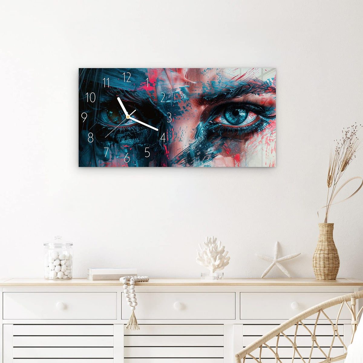 Wanduhr Kunstvolle Augen aus Glas – Querformat 60 × 30 cm – Augen hinter blauen und roten Pinselstrichen