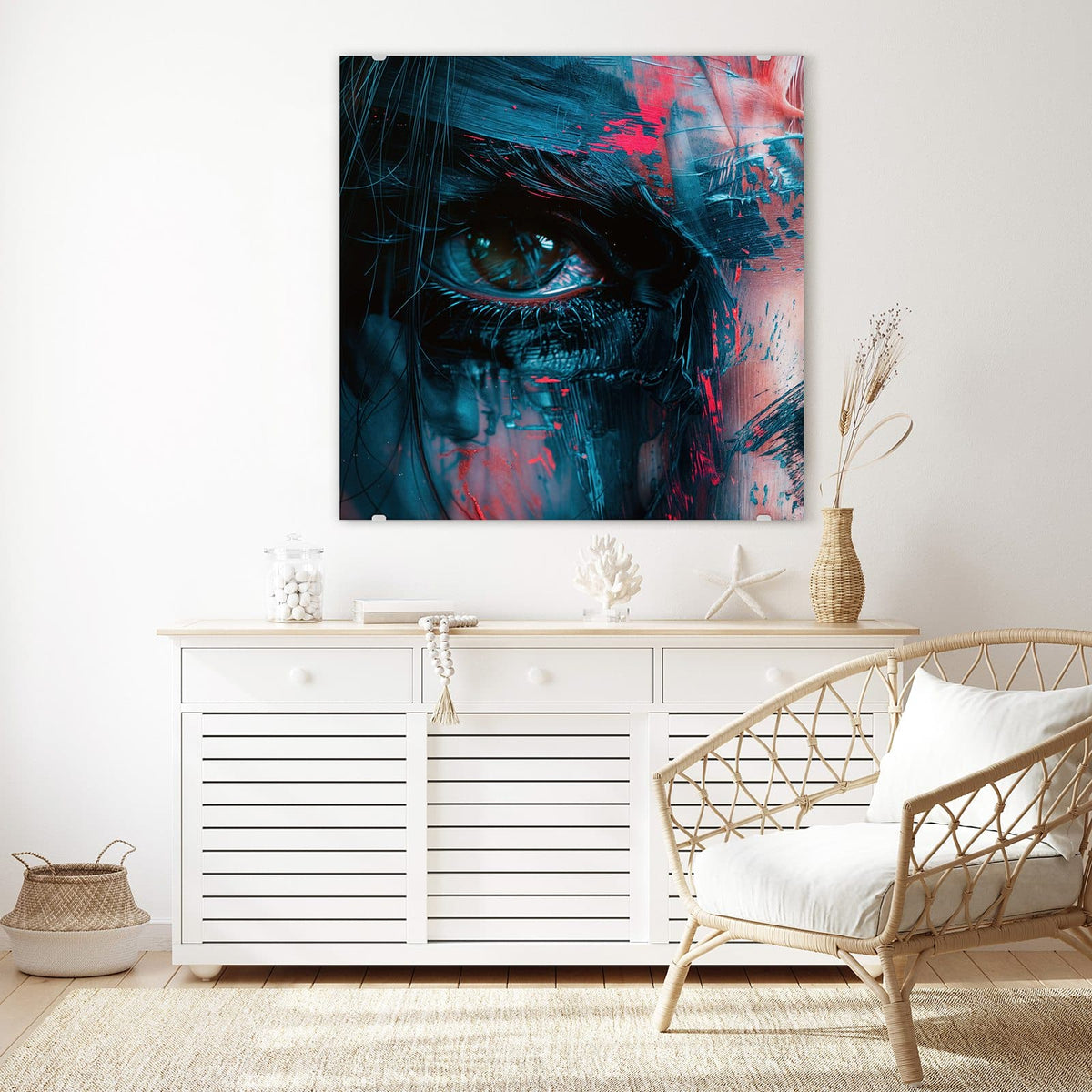 Glasbild Auge in Blau und Rot an der Wand – Dunkles Gesicht in Nahaufnahme, ein Auge frei, darüber blaue und rote Pinselstriche