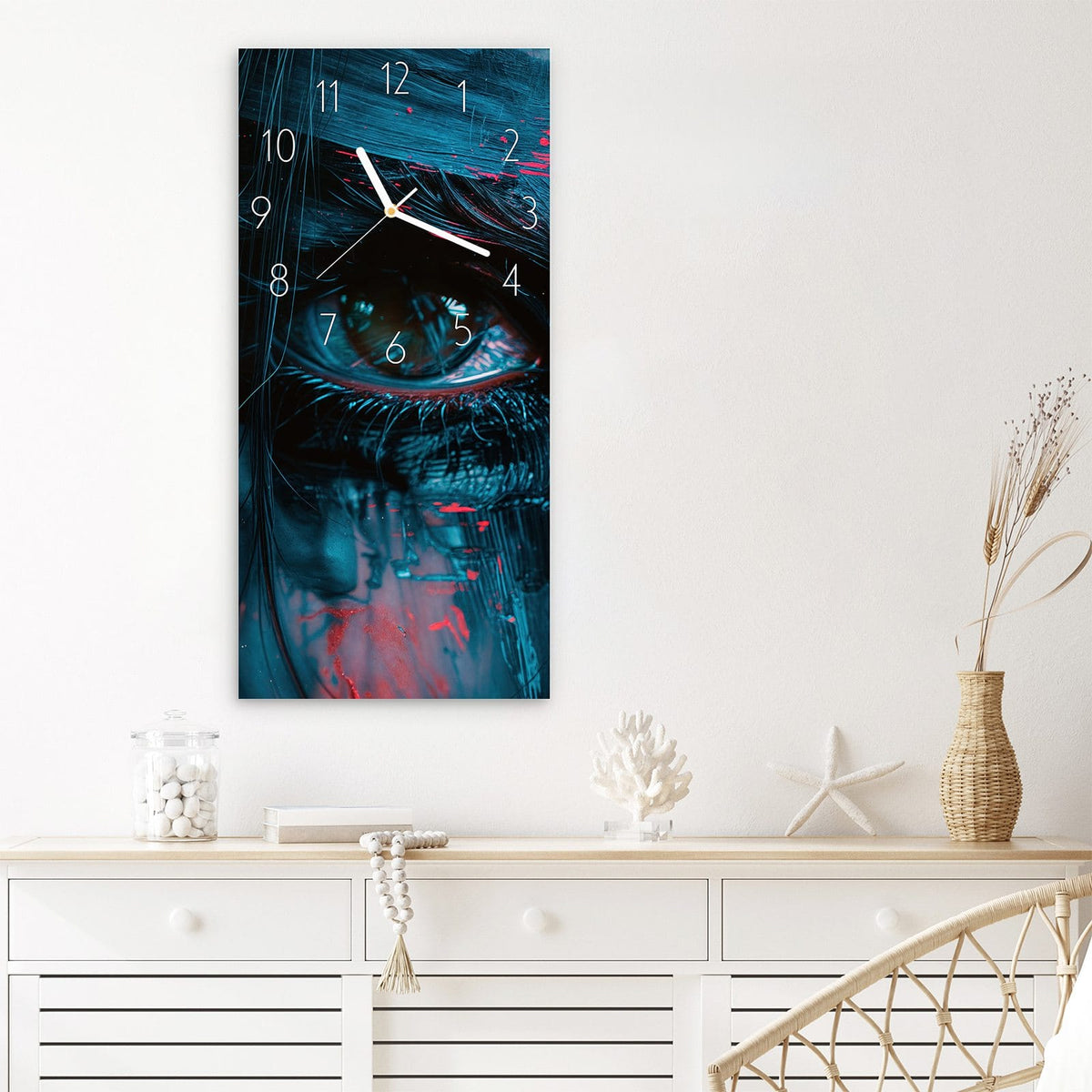 Wanduhr Kunstvolle Augen aus Glas – Hochformat 30 × 60 cm – Augen hinter blauen und roten Pinselstrichen