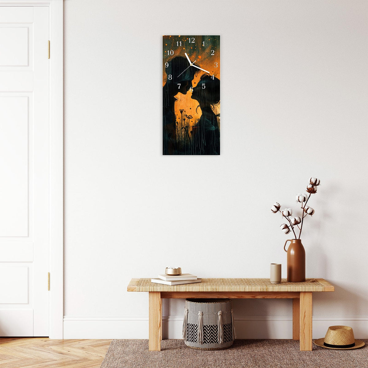 Moderne Wanduhr aus Glas mit Farbtiefe – Wanduhr Liebespaar im Regen aus Glas – Hochformat 30 × 60 cm