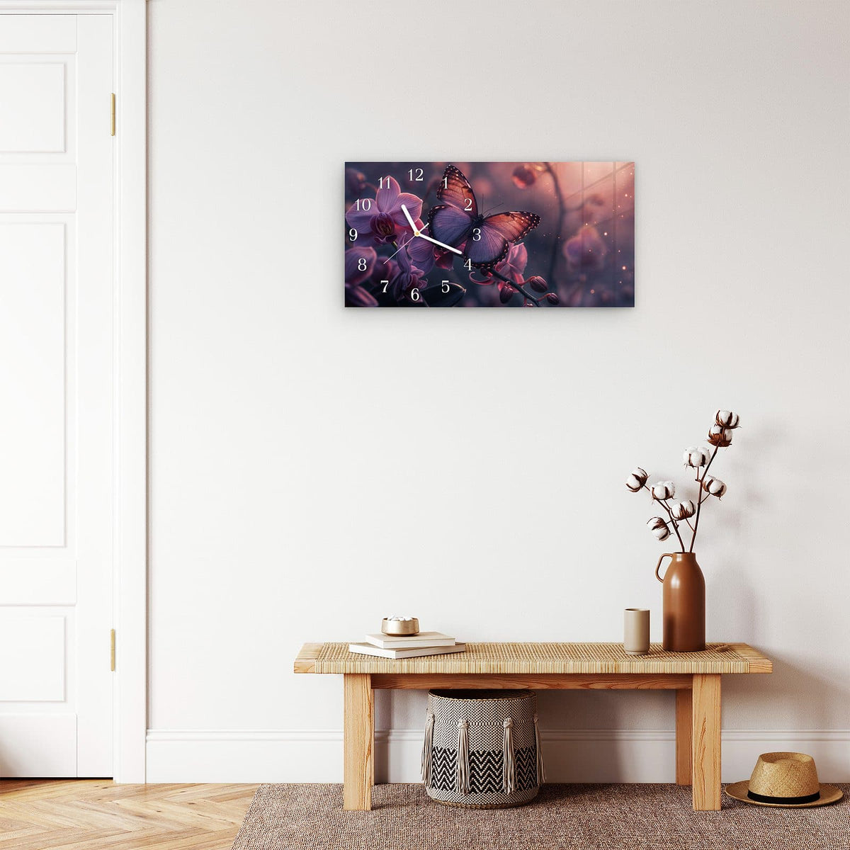 Moderne Wanduhr aus Glas mit Farbtiefe – Wanduhr Schmetterling Blüte aus Glas – Querformat 60 × 30 cm