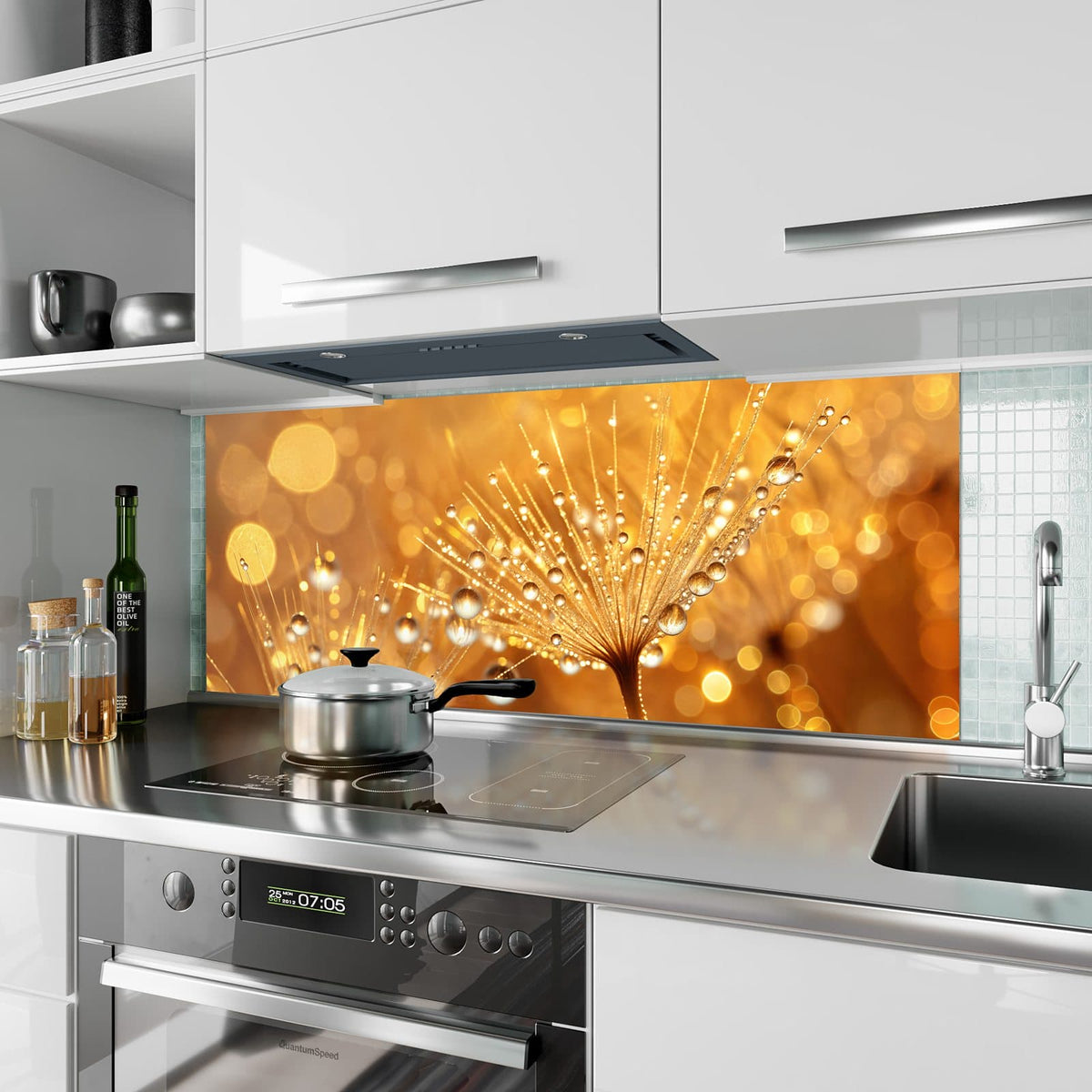 Küchenrückwand aus Glas Pusteblume voll Tau im Hochformat als Spritzschutz hinter dem Kochfeld, über dem Fliesenspiegel montiert