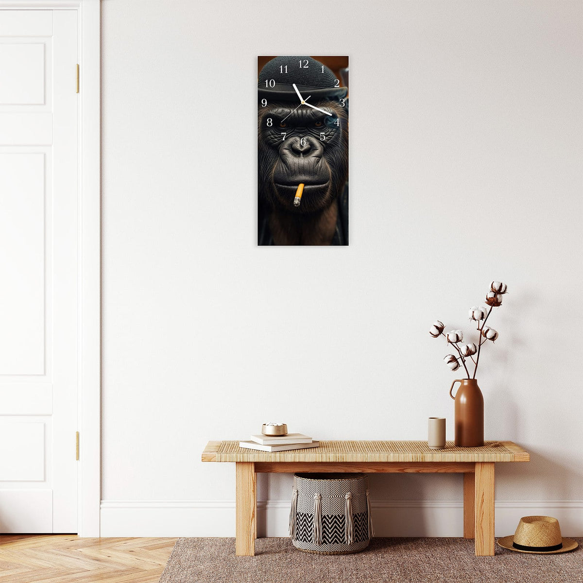 Moderne Wanduhr aus Glas mit Farbtiefe – Wanduhr Rauchender Gorilla aus Glas – Hochformat 30 × 60 cm