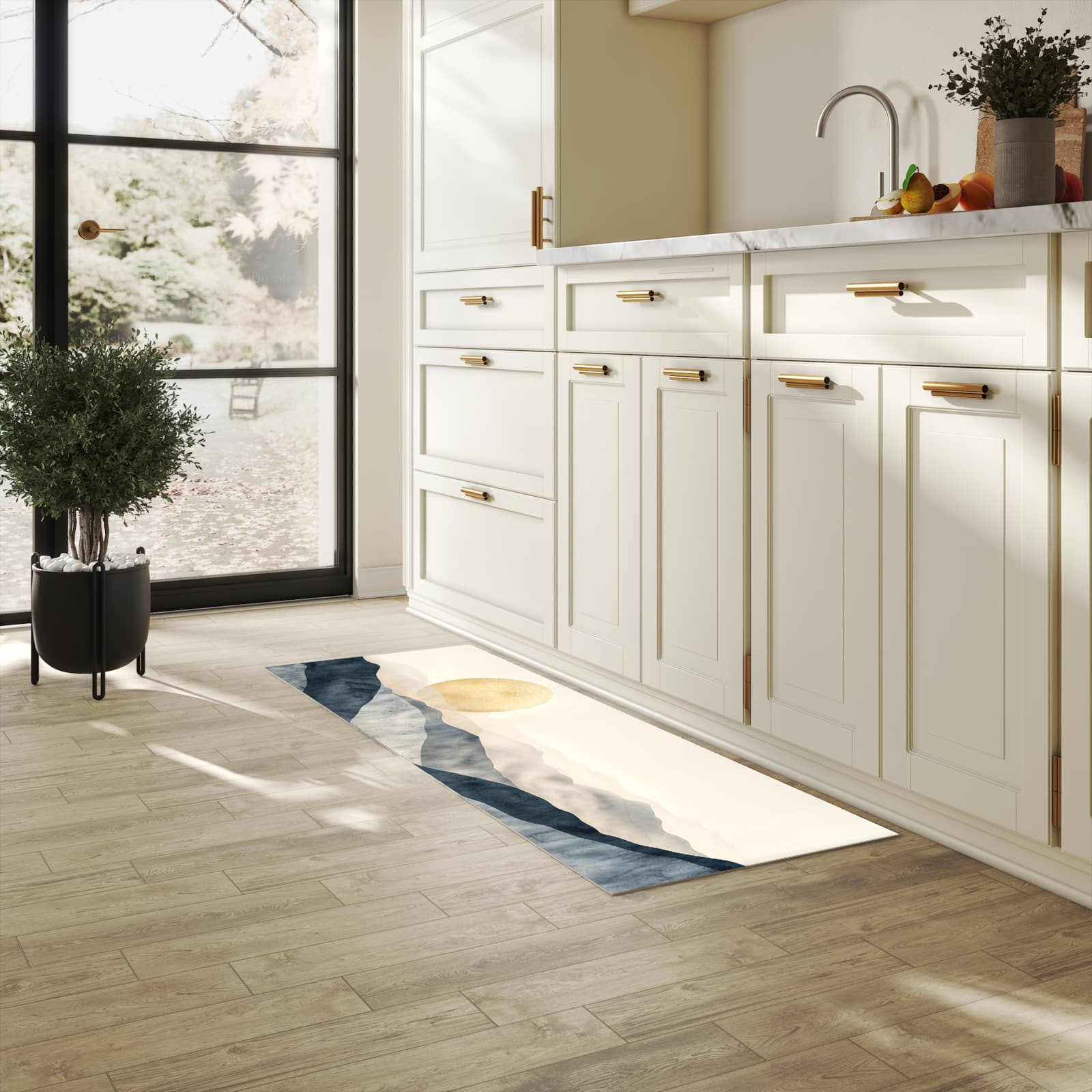 Geräuschdämpfender Küchenläufer mit Motiv Sonnenaufgang Hügel in heller Küche