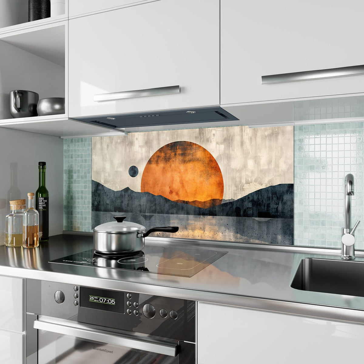 Küchenrückwand aus Glas Orange Sonne über Bergen im Hochformat als Spritzschutz hinter dem Kochfeld, über dem Fliesenspiegel montiert