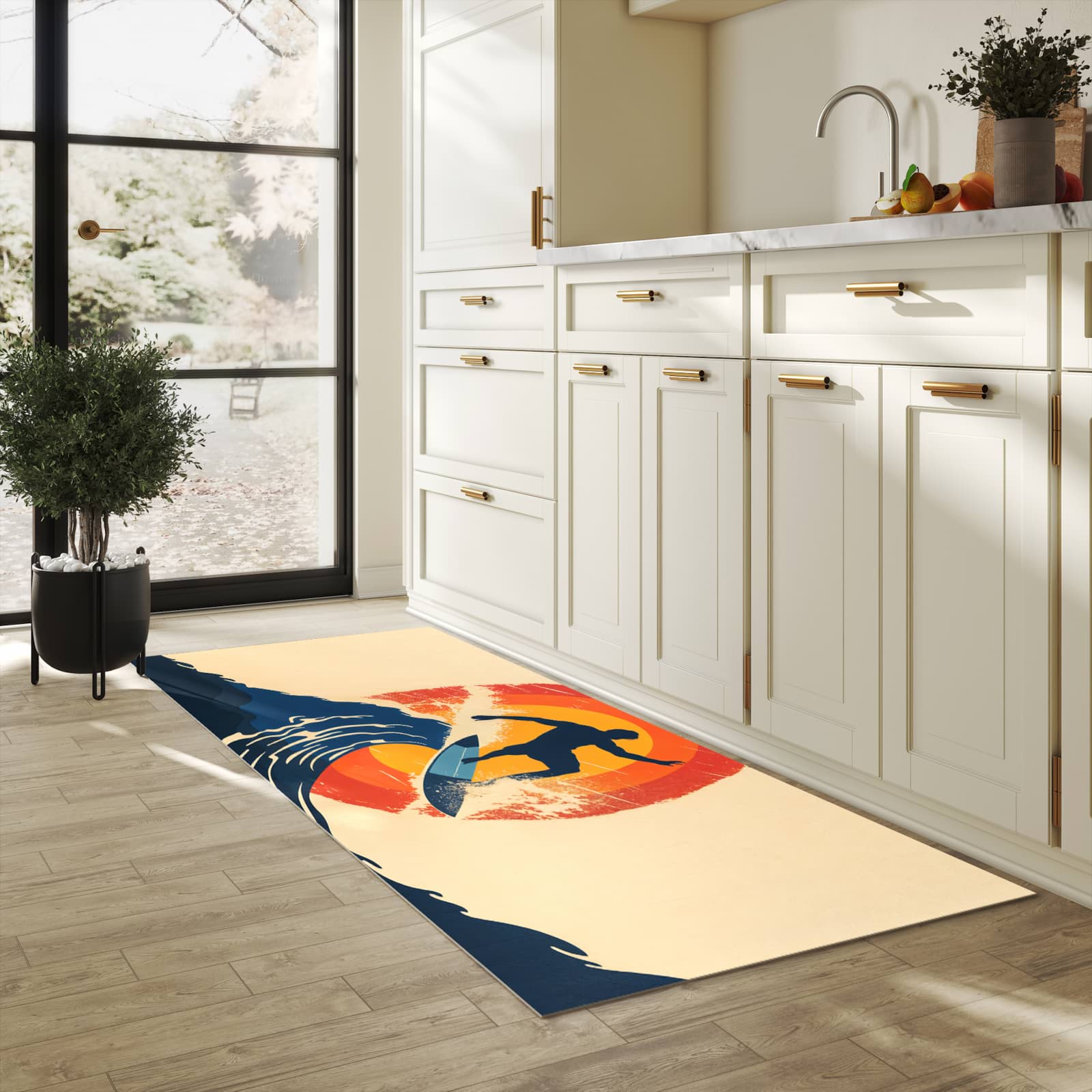 Formstabiler Küchenläufer mit Motiv Surferwelle in heller Küche