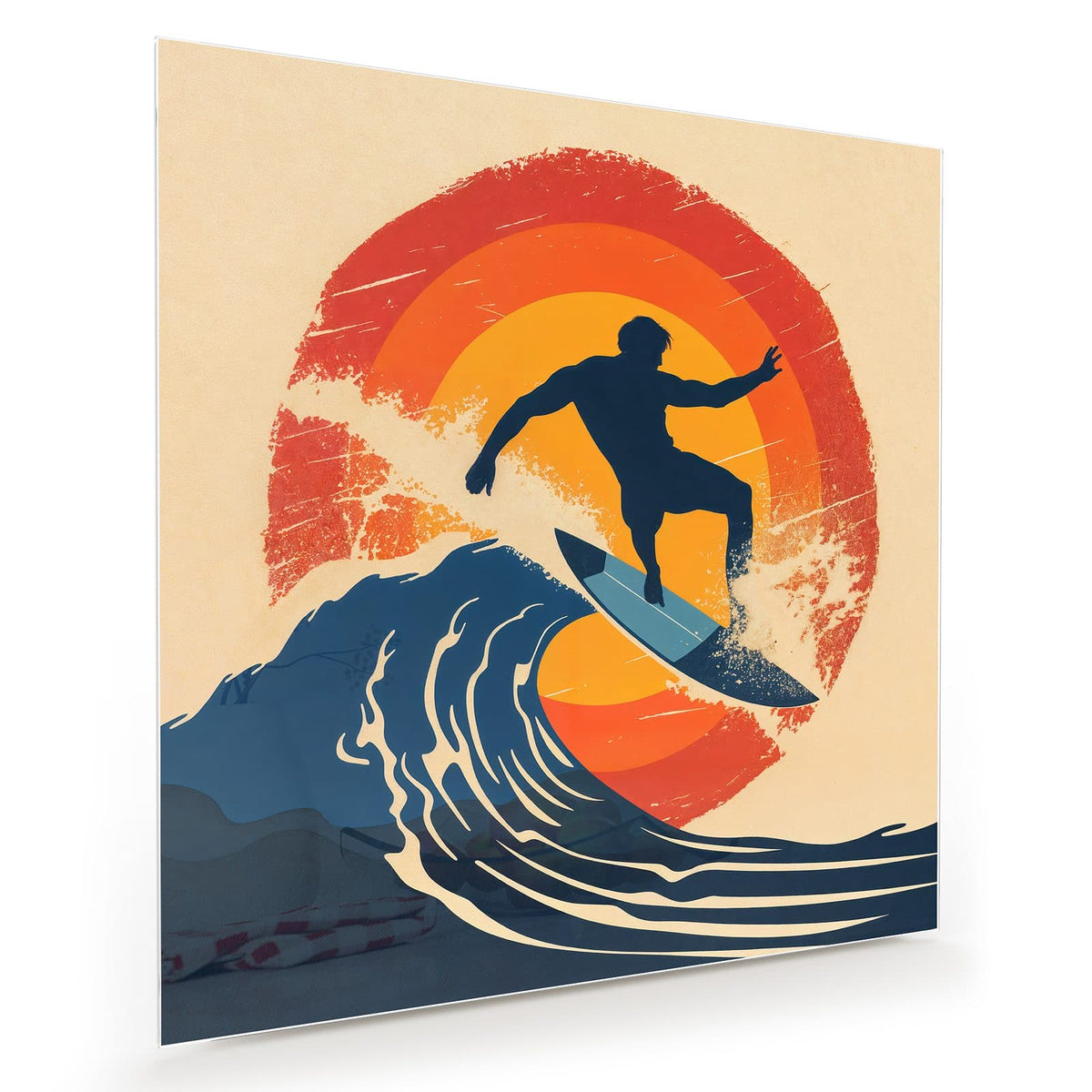 Retro-Grafik: Surfer-Silhouette auf blauer Welle vor einer roten Ringsonne, körniger Druck