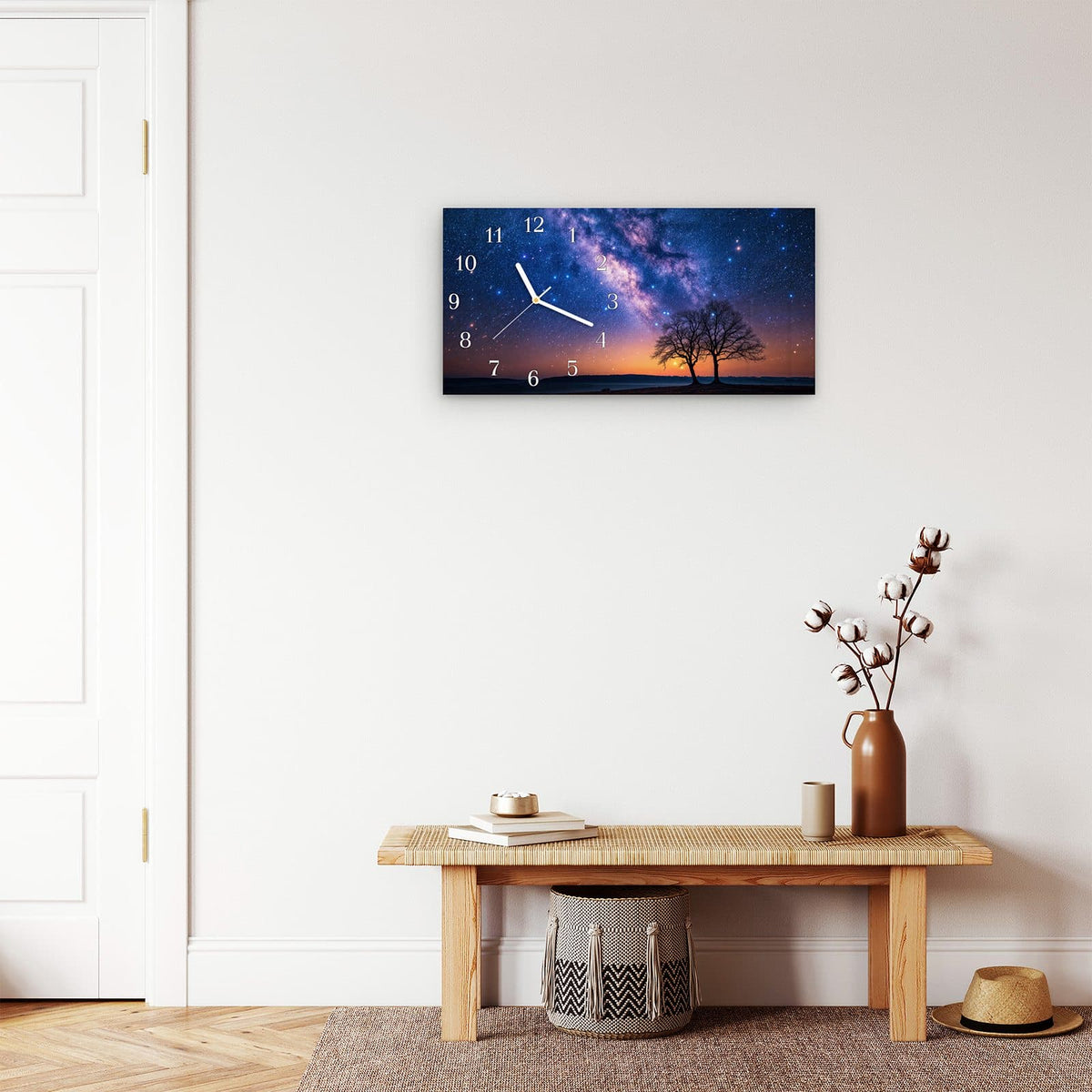 Moderne Wanduhr aus Glas mit Farbtiefe – Wanduhr Sternenhimmel Baum aus Glas – Querformat 60 × 30 cm