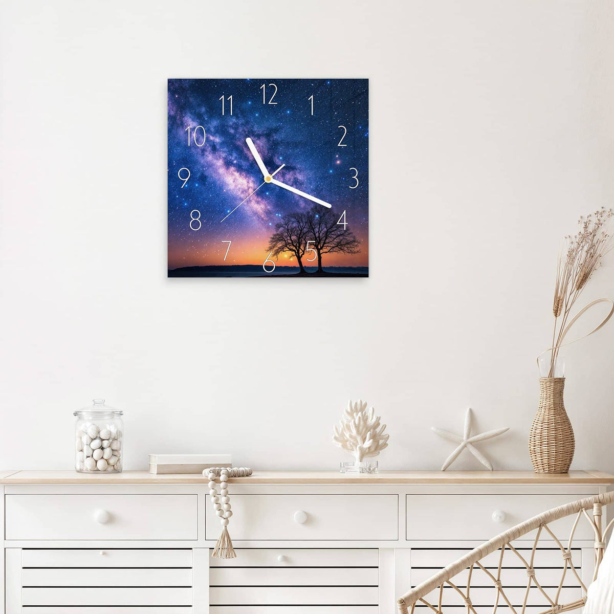 Wanduhr Baum und Milchstraße aus Glas – Quadratisch 30 × 30 cm – Baumsilhouette unter der Milchstraße
