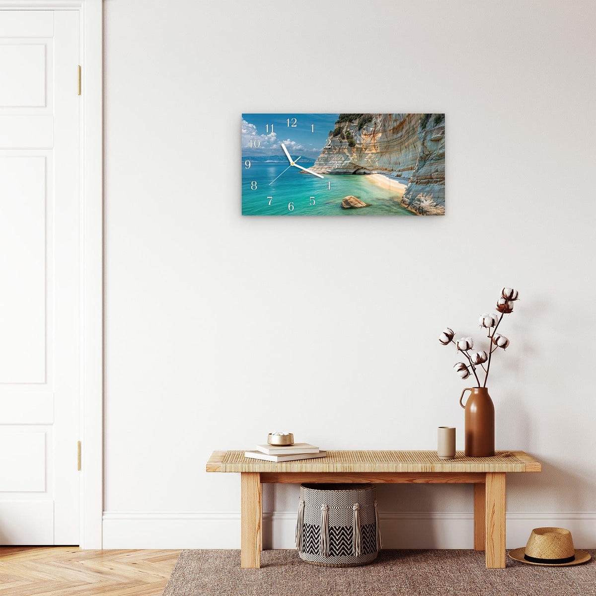 Moderne Wanduhr aus Glas mit Farbtiefe – Wanduhr Küstenparadies aus Glas – Querformat 60 × 30 cm