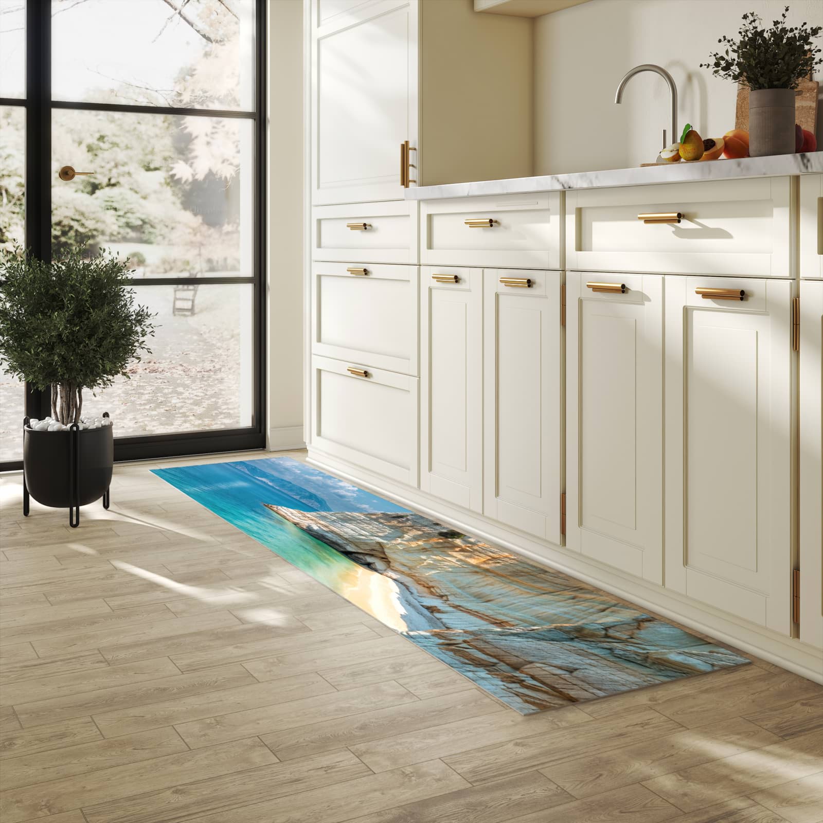 Bodenschonender Küchenteppich mit Motiv Küstenparadies in heller Küche