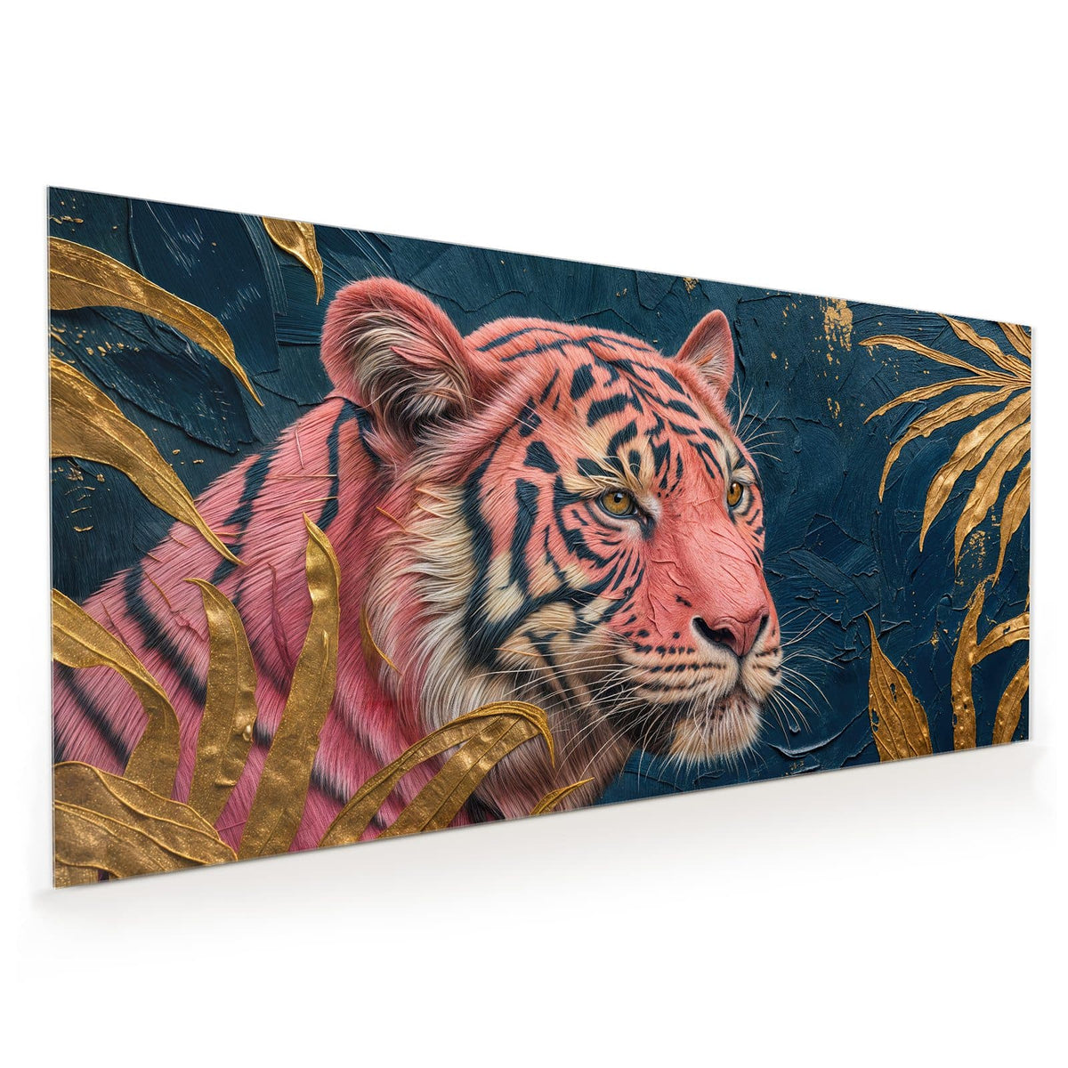 Küchenrückwand aus Glas im Hochformat: Tigerkopf mit rosa-pinkem Fell vor dunkelblauem Grund, davor goldene Blätter
