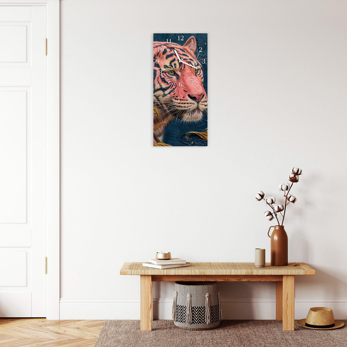 Moderne Wanduhr aus Glas mit Farbtiefe – Wanduhr Tiger Porträt aus Glas – Hochformat 30 × 60 cm