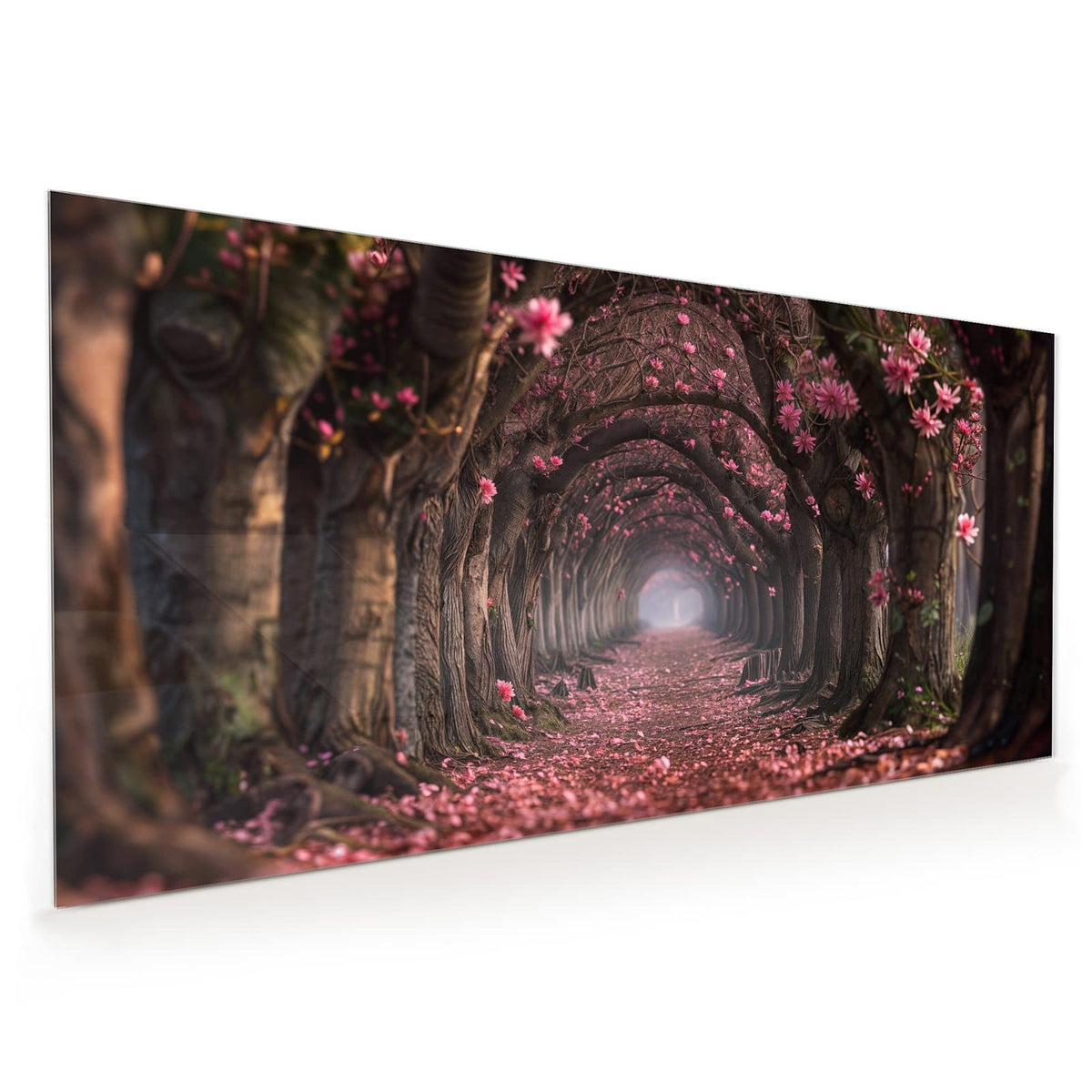 Küchenrückwand aus Glas im Hochformat: Allee aus verwachsenen Bäumen, die einen Tunnel bilden, Boden und Kronen voller rosa Blüten