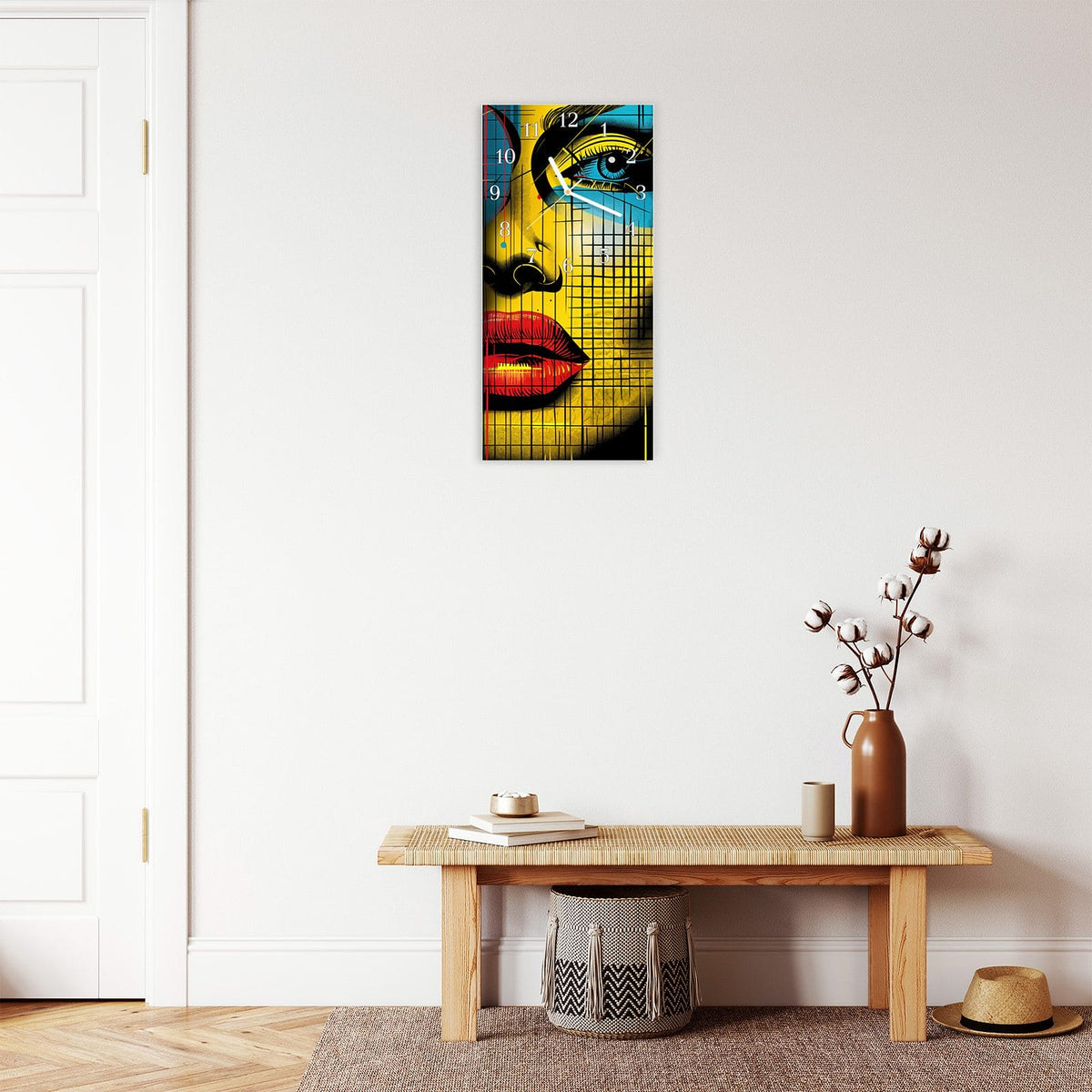 Moderne Wanduhr aus Glas mit Farbtiefe – Wanduhr Pop Art Gesichter aus Glas – Hochformat 30 × 60 cm