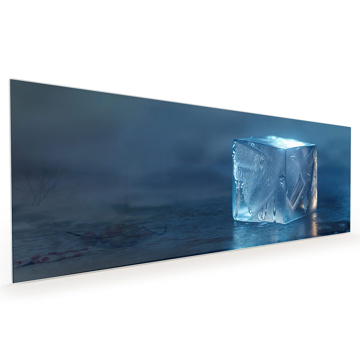 Küchenrückwand aus Glas im Hochformat: Ein einzelner leuchtender Eiswürfel auf nasser Fläche vor blauem Dunst