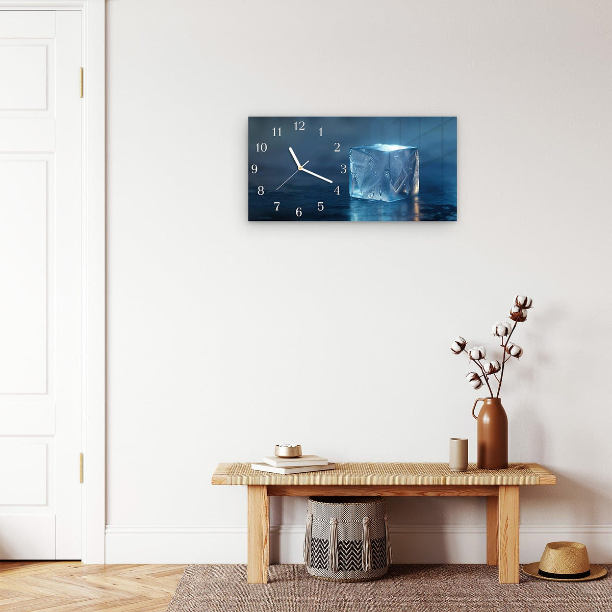 Moderne Wanduhr aus Glas mit Farbtiefe – Wanduhr Blaue Eiswürfel aus Glas – Querformat 60 × 30 cm