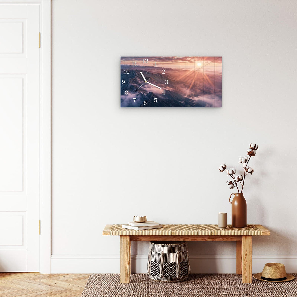 Moderne Wanduhr aus Glas mit Farbtiefe – Wanduhr Sonnenaufgang Berge aus Glas – Querformat 60 × 30 cm