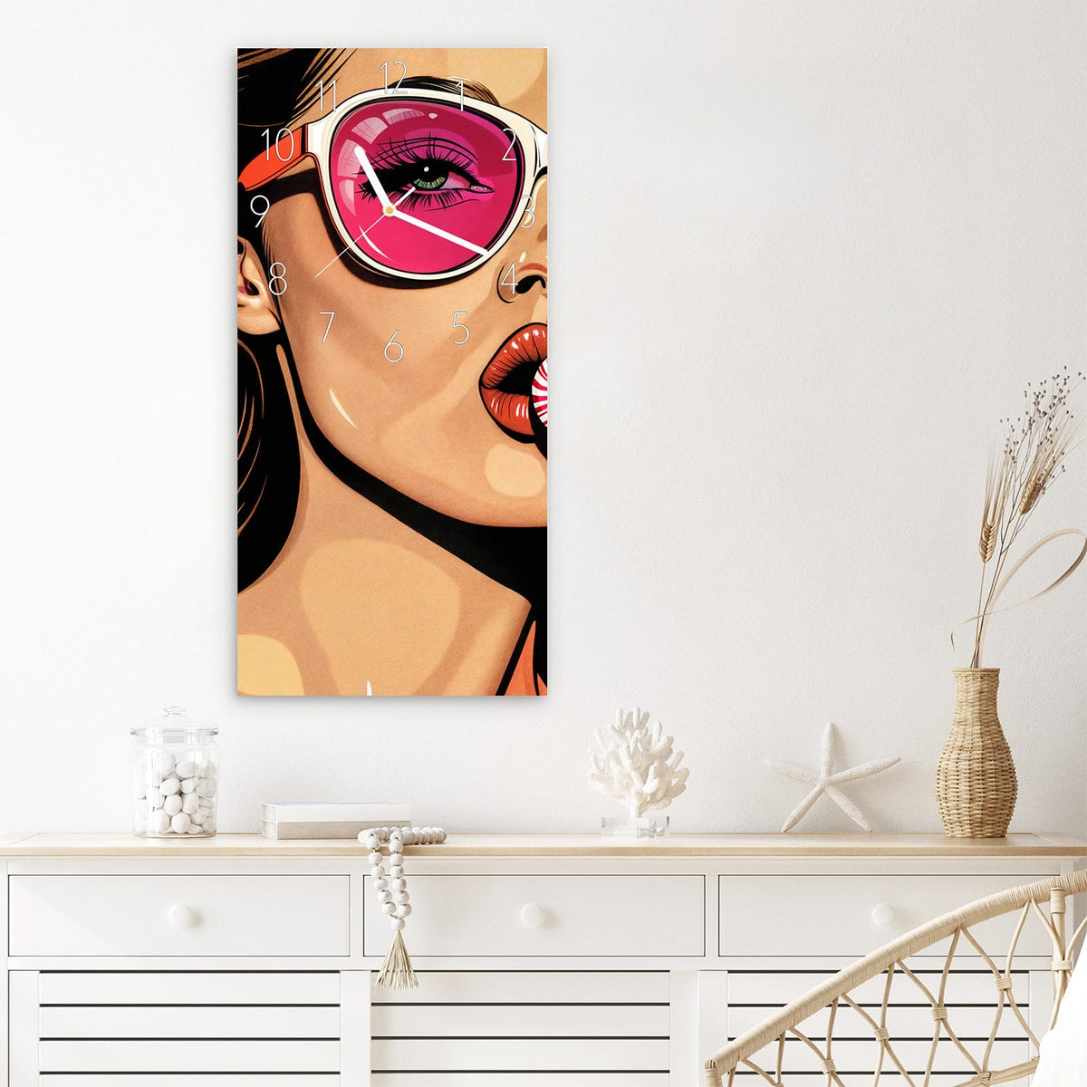 Wanduhr Mit und Frau aus Glas – Pop-Art-Frau mit pinker Sonnenbrille