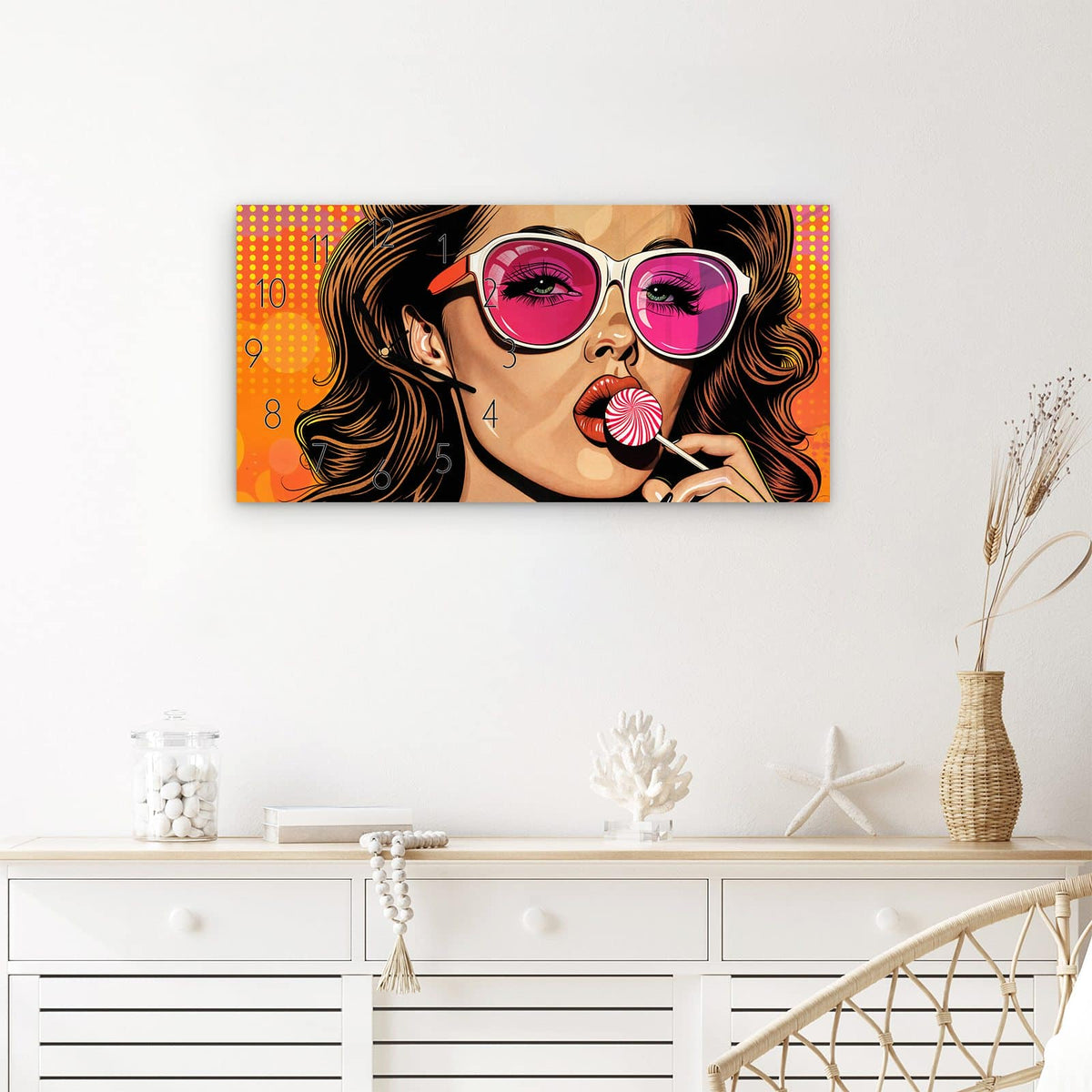 Wanduhr Mit und Frau aus Glas – Querformat 60 × 30 cm – Pop-Art-Frau mit pinker Sonnenbrille