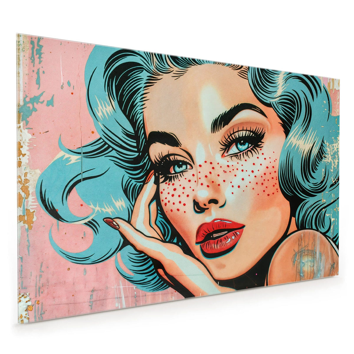 Küchenrückwand aus Glas im Hochformat: Pop-Art-Frauengesicht mit türkisem Haar, roten Lippen und roten Sommersprossen