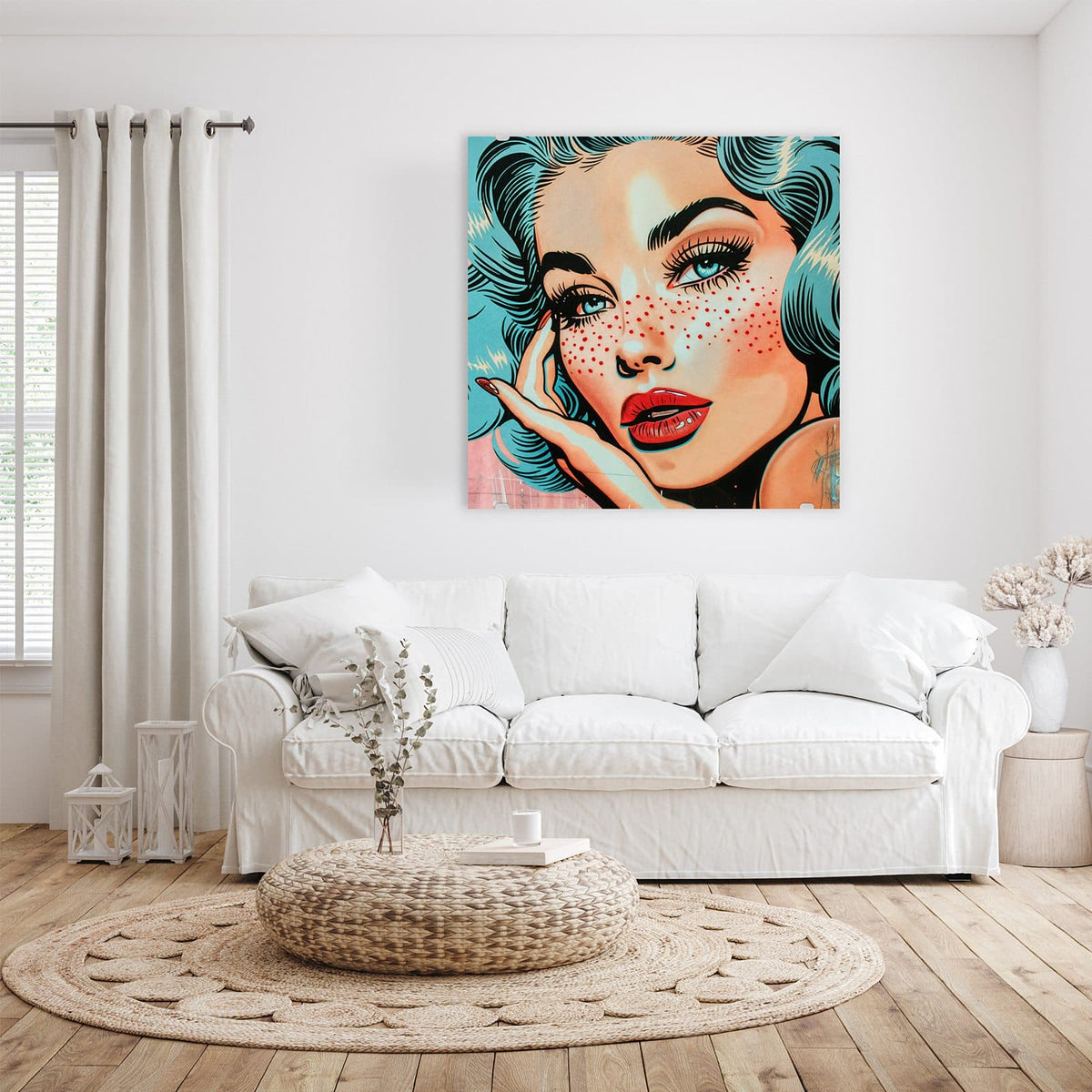 Pop-Art-Frauengesicht mit türkisem Haar, roten Lippen und roten Sommersprossen