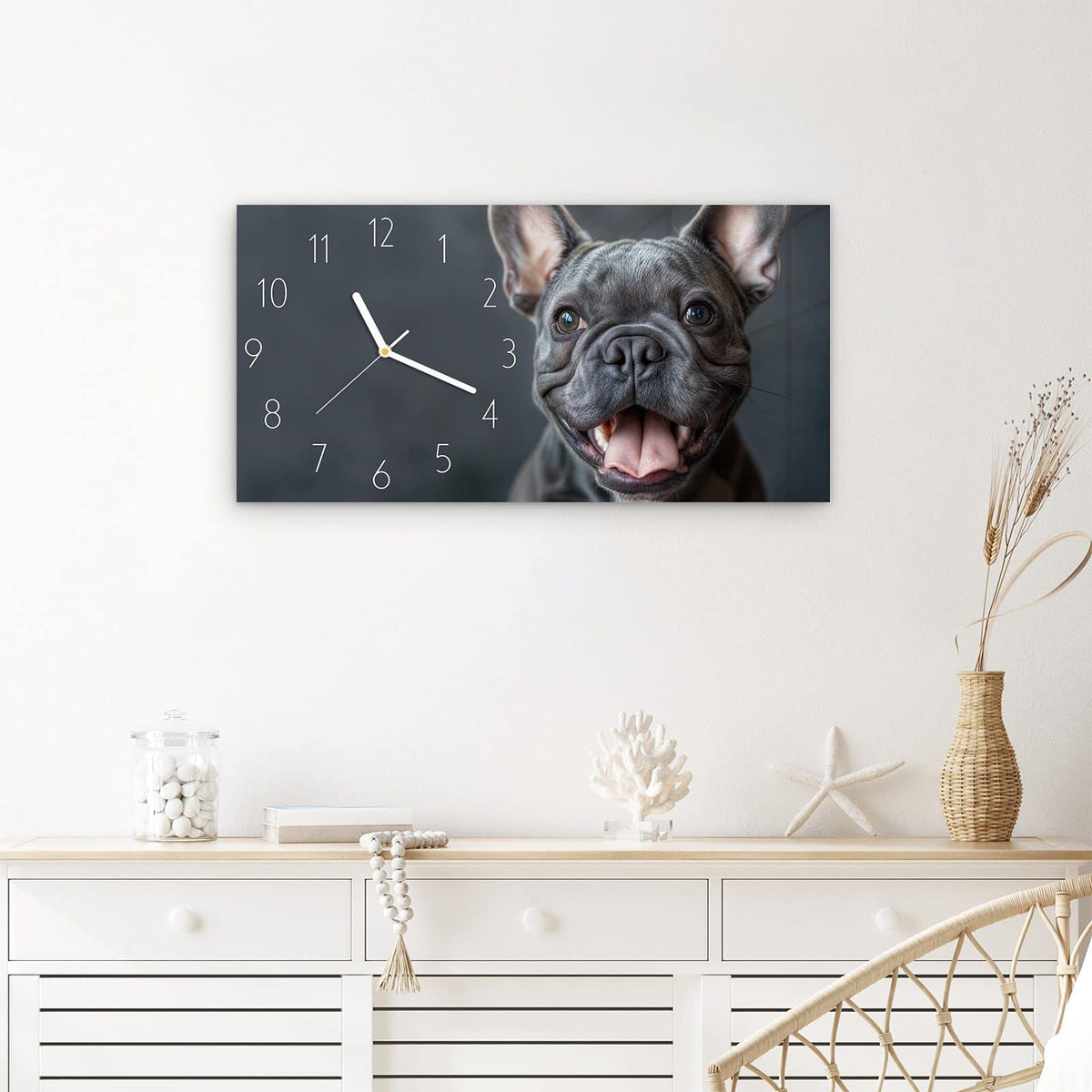 Wanduhr Lachender Hund aus Glas – Querformat 60 × 30 cm – Grauer Hund mit breitem Lächeln