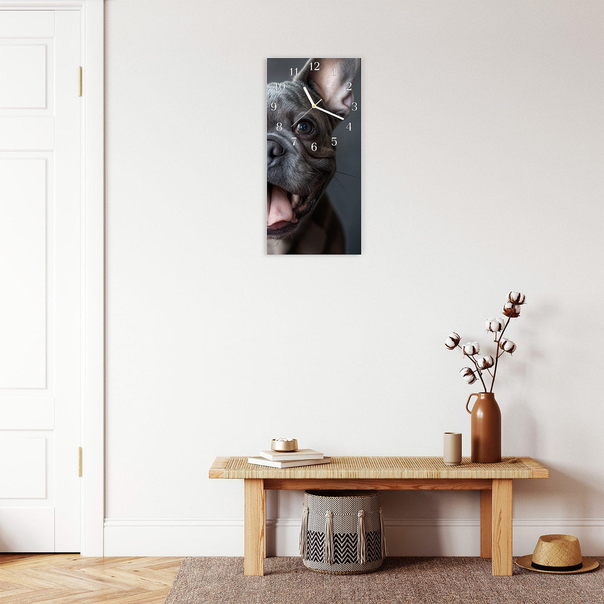 Moderne Wanduhr aus Glas mit Farbtiefe – Wanduhr Lachender Hund aus Glas – Hochformat 30 × 60 cm