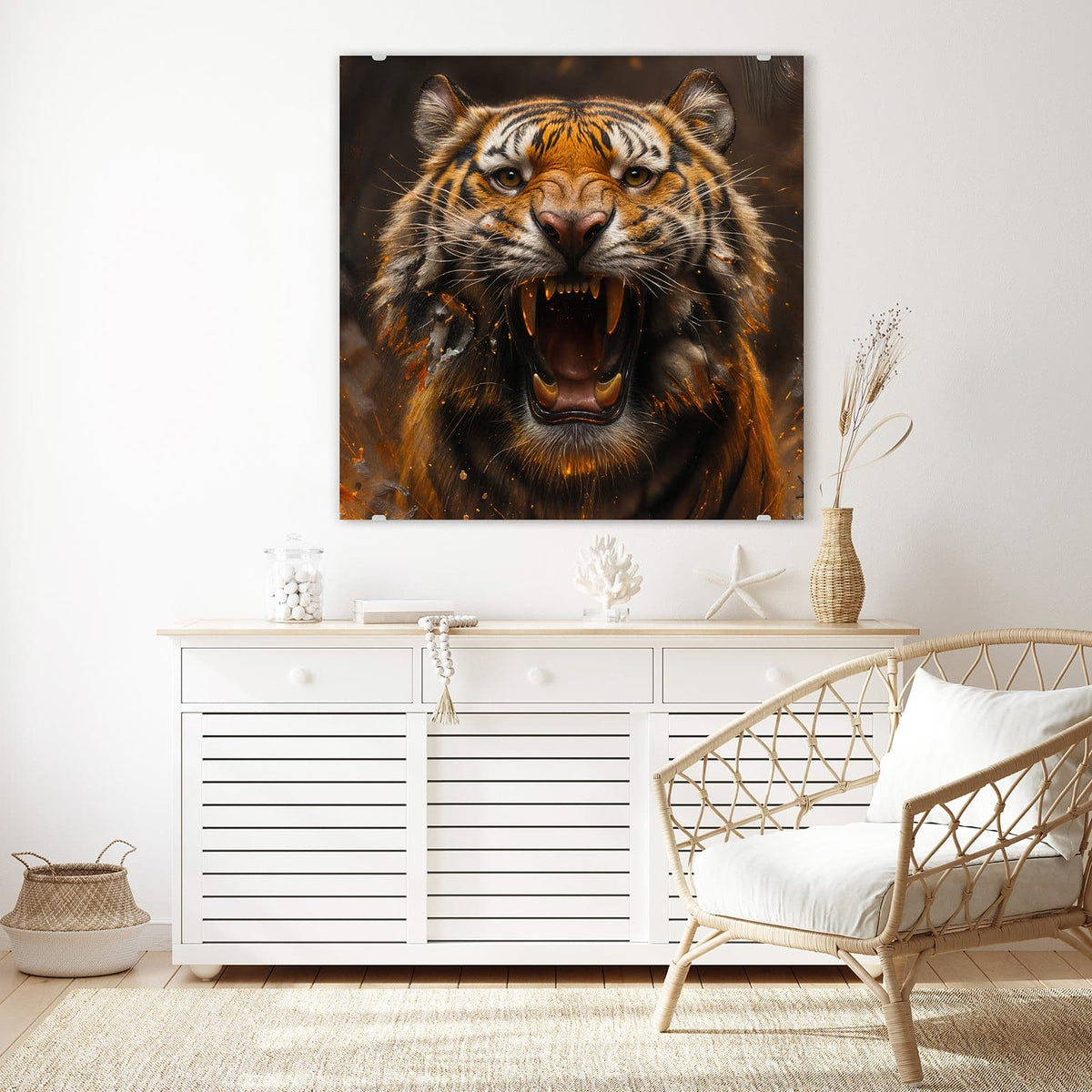 Glasbild Tiger im Feuer an der Wand – Brüllender Tiger frontal, umgeben von Funken und orangeroter Glut