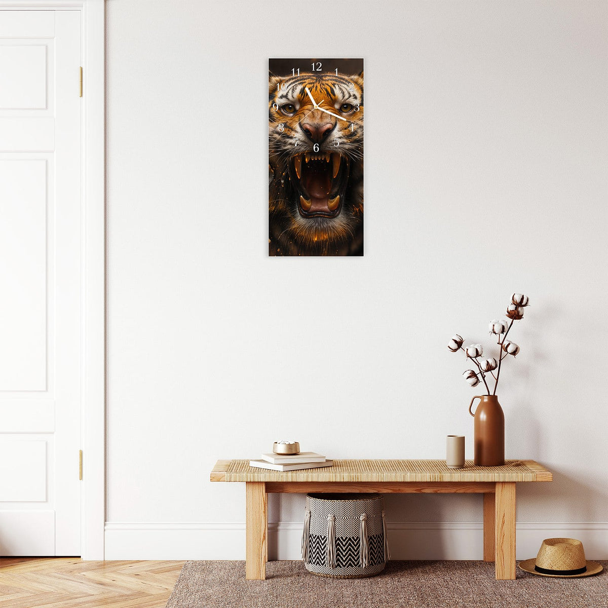 Moderne Wanduhr aus Glas mit Farbtiefe – Wanduhr Tiger im Feuer aus Glas – Hochformat 30 × 60 cm