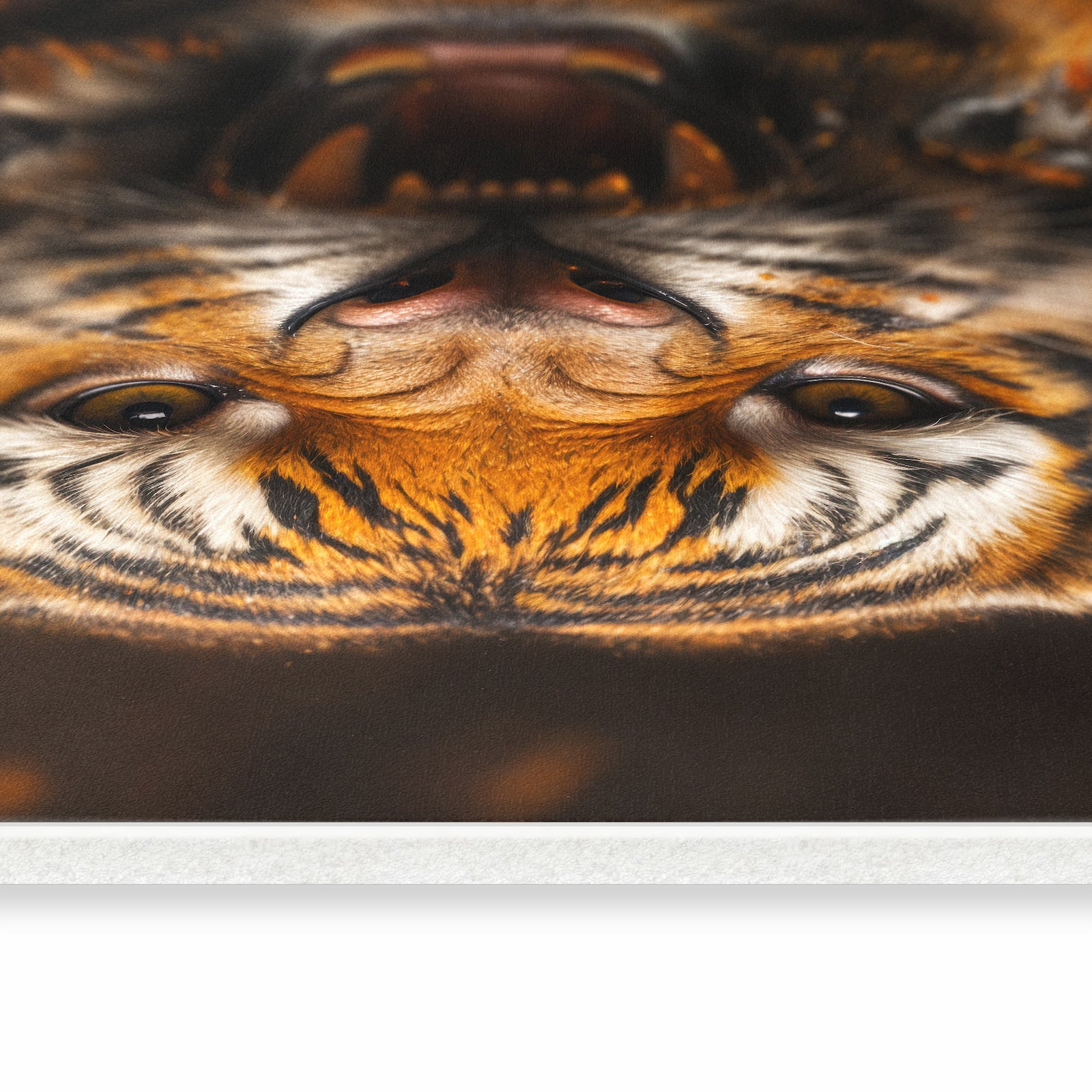 Rutschfester Läufer mit Motiv Tiger im Feuer in seitlicher Ansicht für Trittkomfort