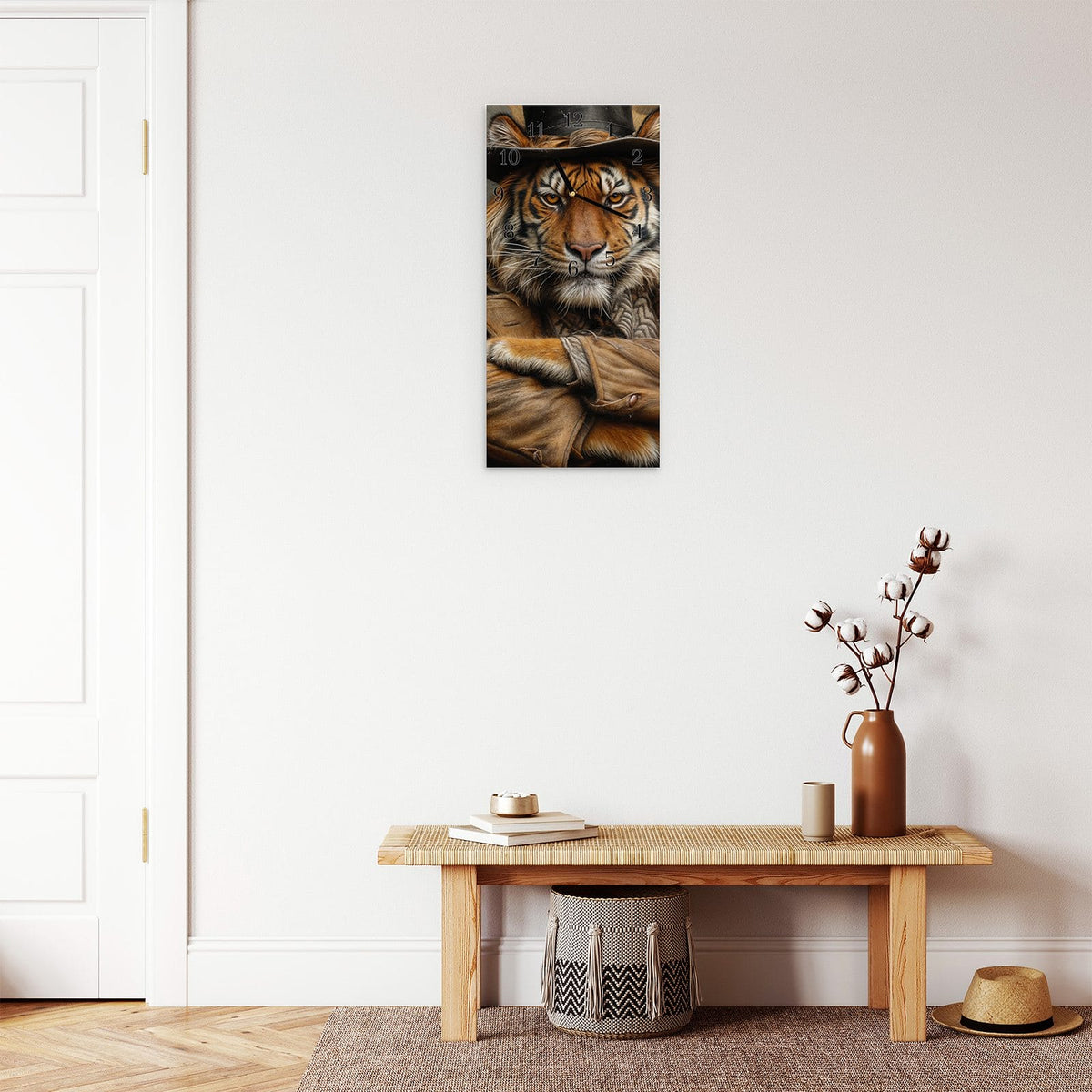 Moderne Wanduhr aus Glas mit Farbtiefe – Wanduhr Tiger mit Zylinder aus Glas – Hochformat 30 × 60 cm