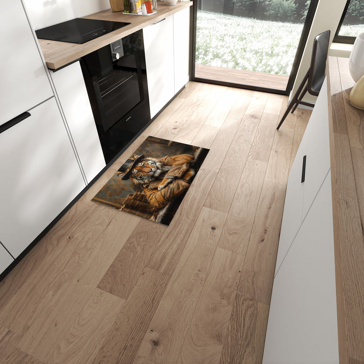 Bodenschonender langer Teppich mit Motiv Tiger mit Zylinder in moderner Küche