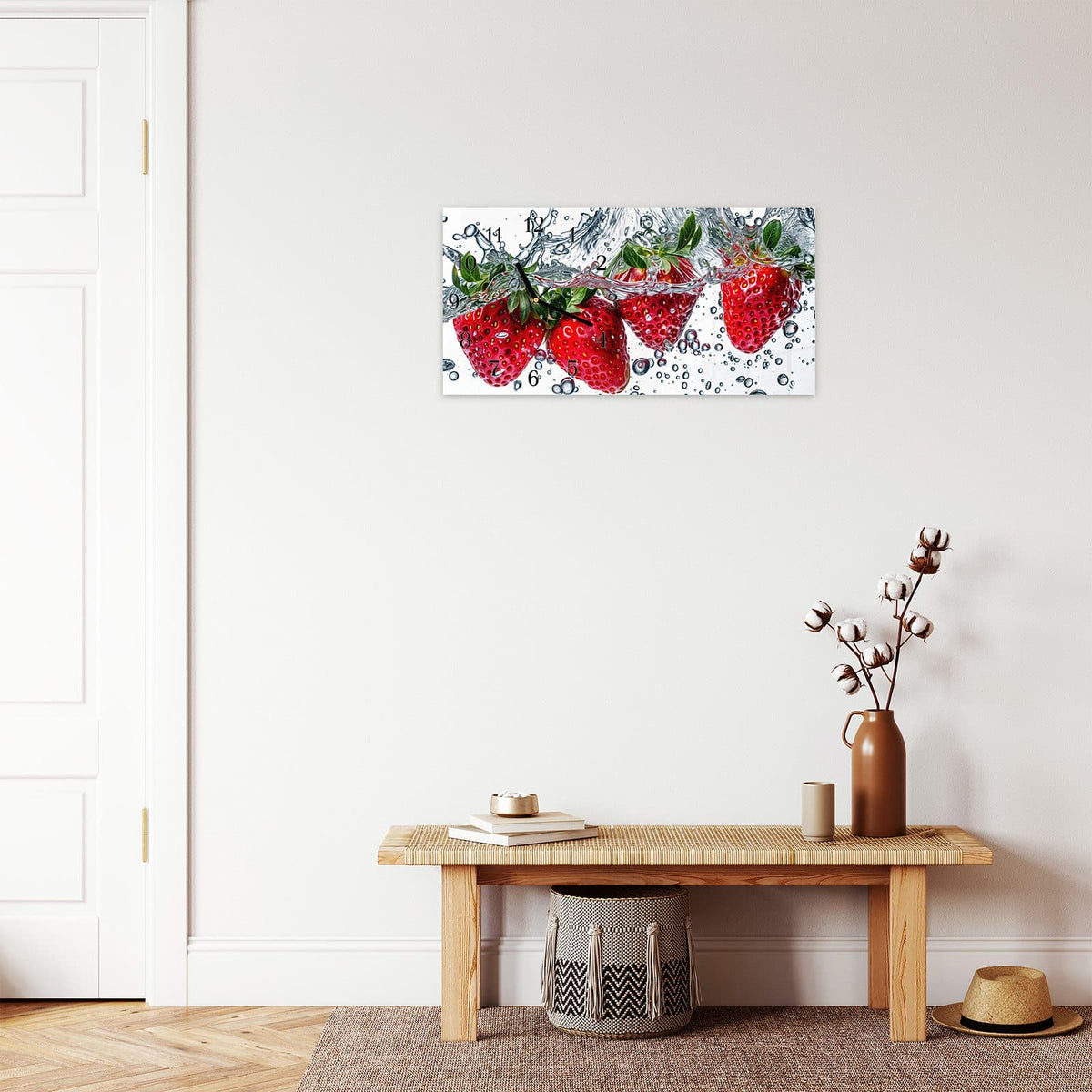 Moderne Wanduhr aus Glas mit Farbtiefe – Wanduhr Spritzige Erdbeeren aus Glas – Querformat 60 × 30 cm