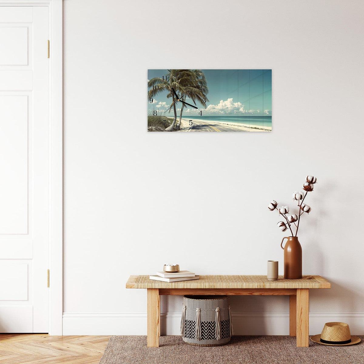 Moderne Wanduhr aus Glas mit Farbtiefe – Wanduhr Strandstraße Palmen aus Glas – Querformat 60 × 30 cm