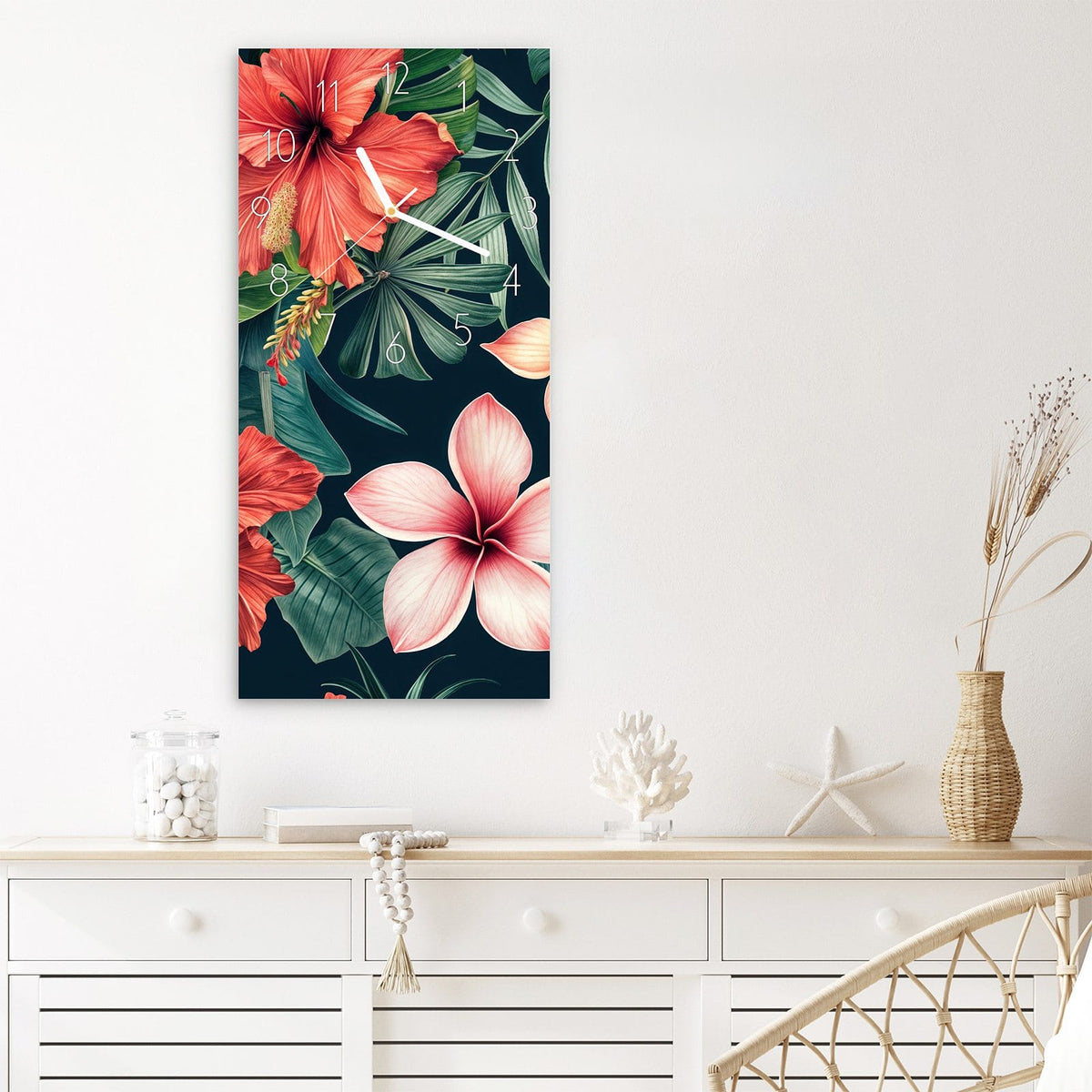 Wanduhr Tropenblumen aus Glas – Hibiskus und Frangipani auf Dunkelgrün