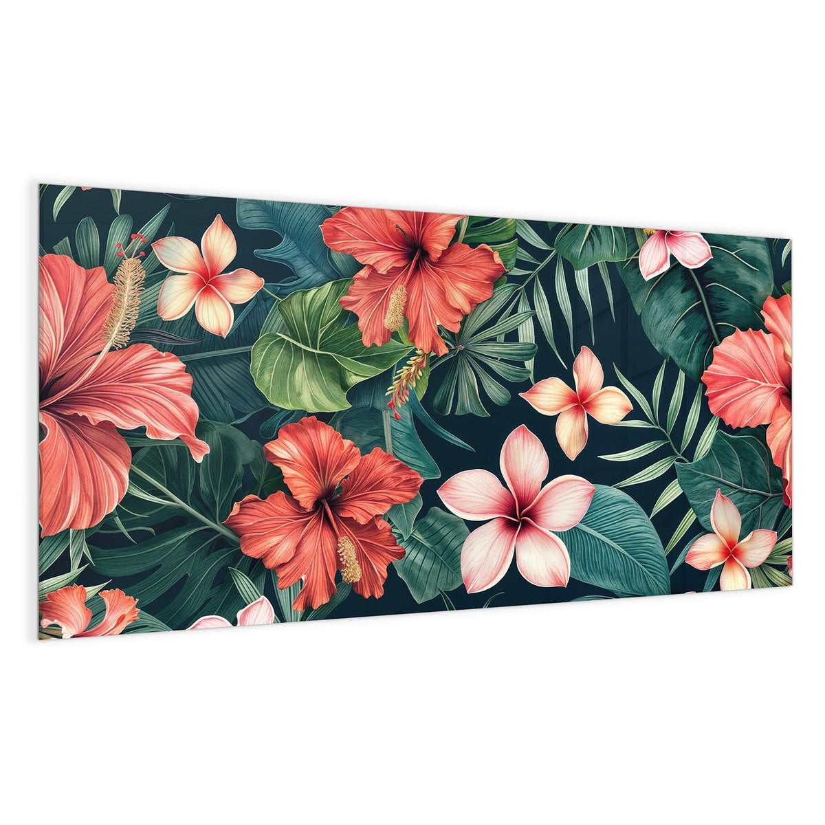 Illustriertes Muster aus roten Hibiskusblüten, rosa Frangipani und Palmblättern auf dunklem Grün.