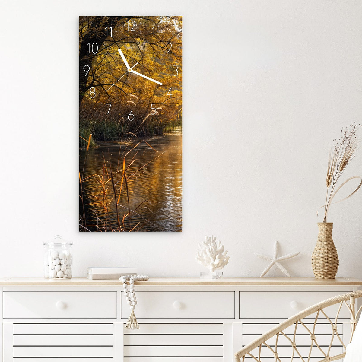Wanduhr Herbstliches Ufer aus Glas – Goldener Herbstwald am Fluss