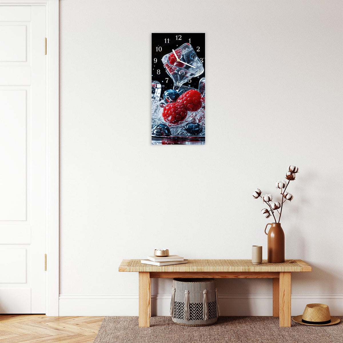 Moderne Wanduhr aus Glas mit Farbtiefe – Wanduhr Beeren Eiswürfel aus Glas – Hochformat 30 × 60 cm