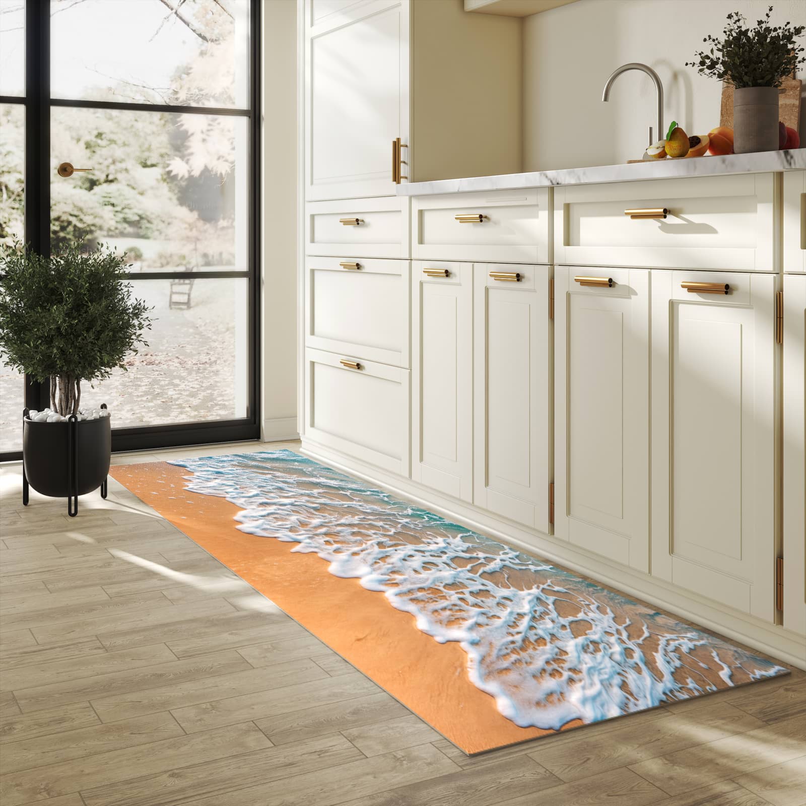 Feuchtigkeitsresistenter Bodenläufer mit Motiv Strand und Wellen in heller Küche