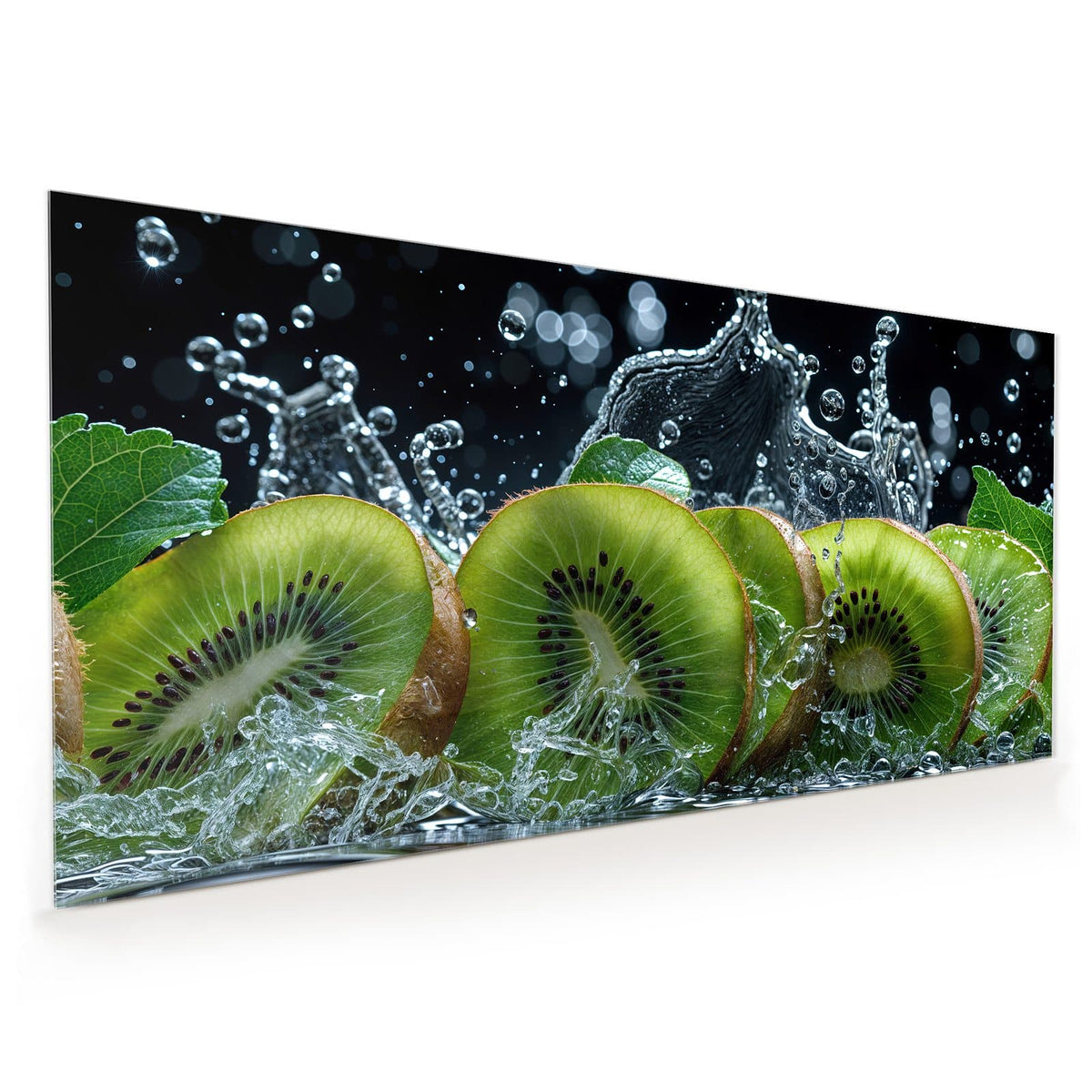 Küchenrückwand aus Glas im Hochformat mit Motiv Kiwischeiben im Spritzer: Drei Kiwischeiben in aufspritzendem Wasser vor dunklem Hintergrund mit Bokeh