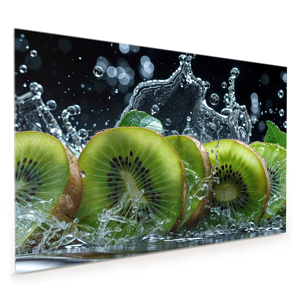 Küchenrückwand aus Glas im Hochformat mit Motiv Kiwischeiben im Spritzer: Drei Kiwischeiben in aufspritzendem Wasser vor dunklem Hintergrund mit Bokeh