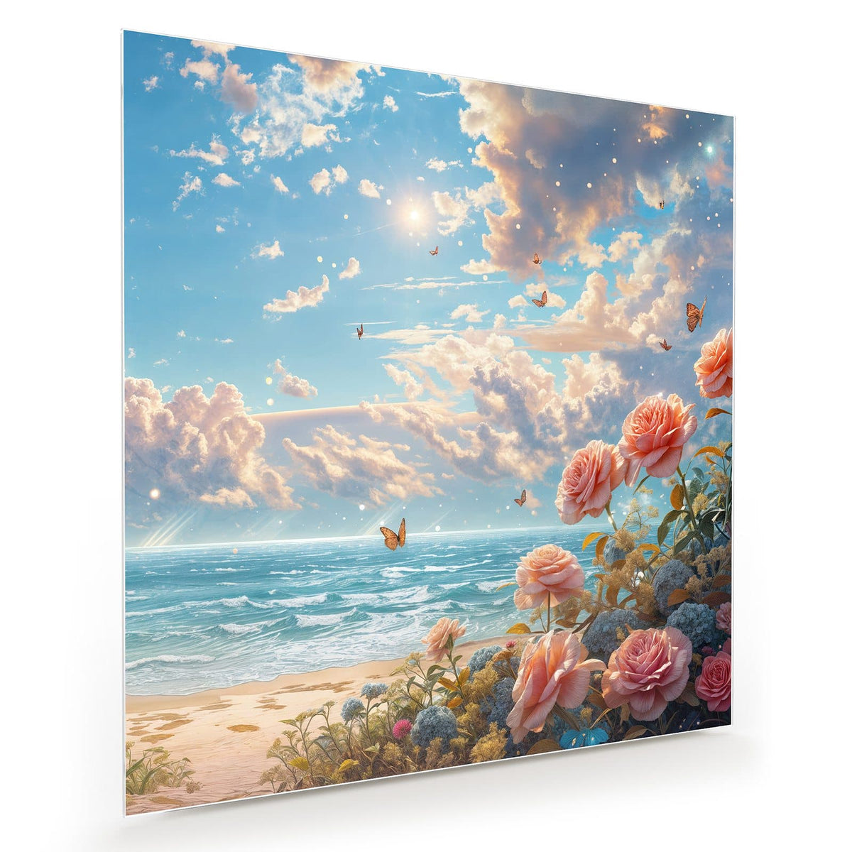 Aprikosen- und rosafarbene Rosen im Vordergrund, dahinter Meer, Wolkenhimmel und kleine Schmetterlinge