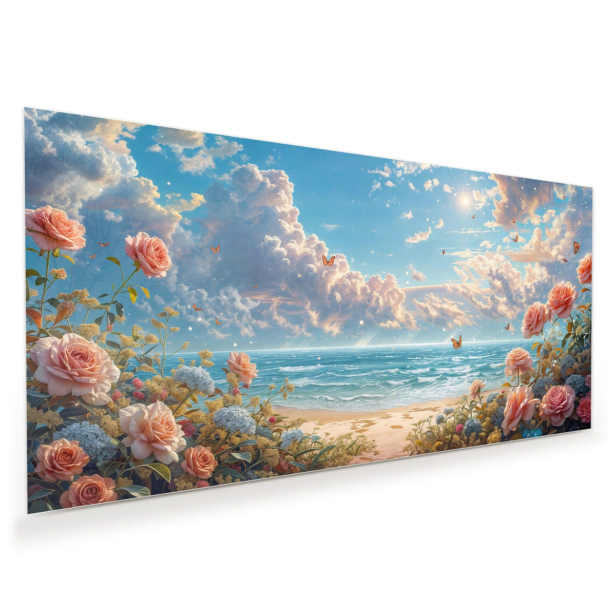 Aprikosen- und rosafarbene Rosen im Vordergrund, dahinter Meer, Wolkenhimmel und kleine Schmetterlinge