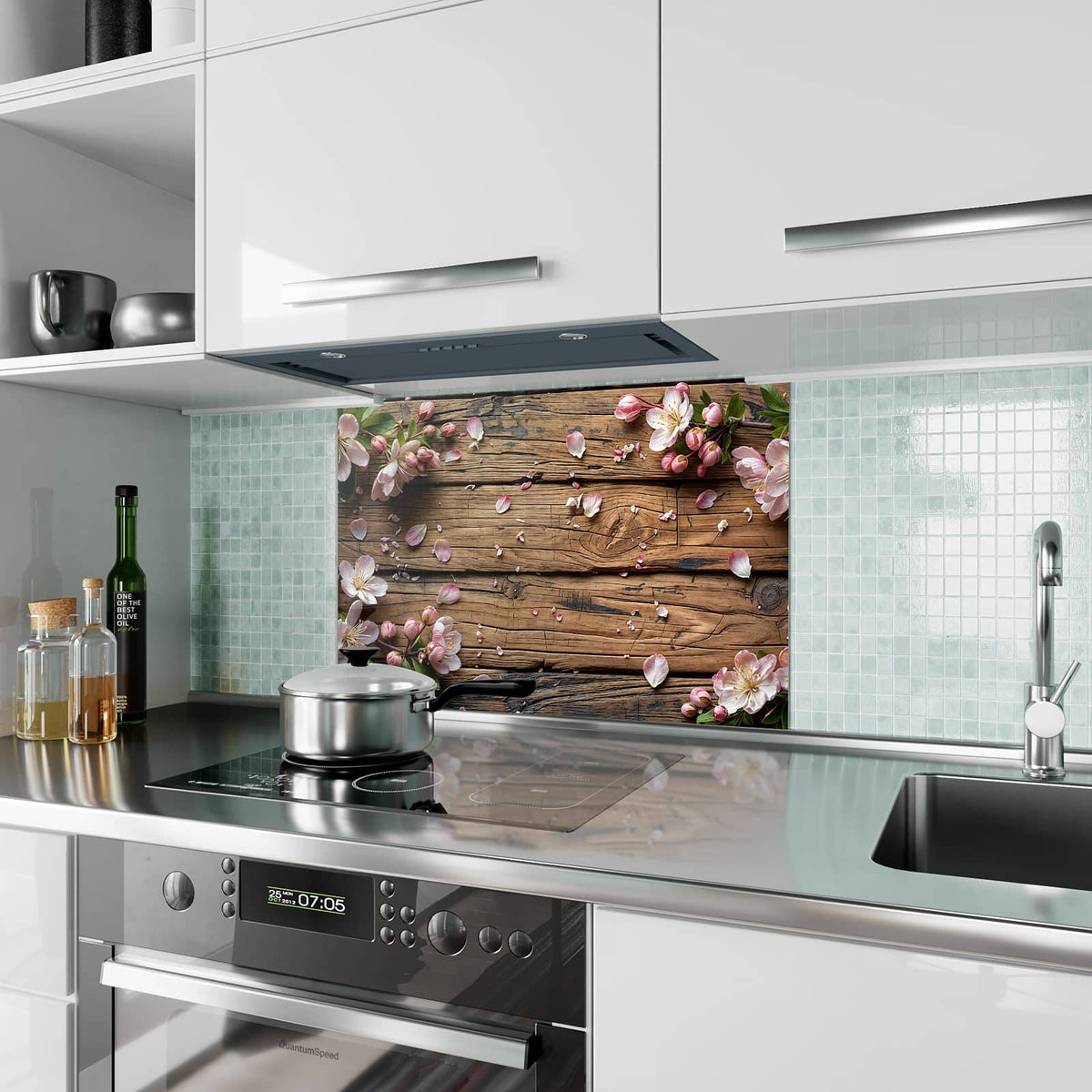 Küchenrückwand aus Glas Apfelblüten auf Holz im Hochformat als Spritzschutz hinter dem Kochfeld, über dem Fliesenspiegel montiert