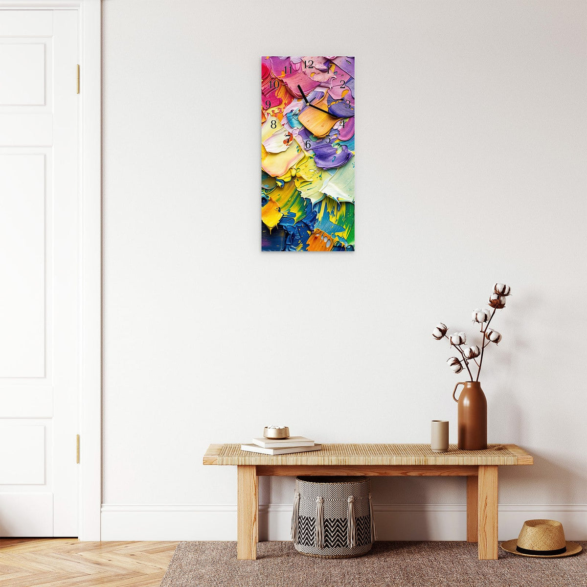 Moderne Wanduhr aus Glas mit Farbtiefe – Wanduhr Farbenfrohe Pinselstriche aus Glas – Hochformat 30 × 60 cm