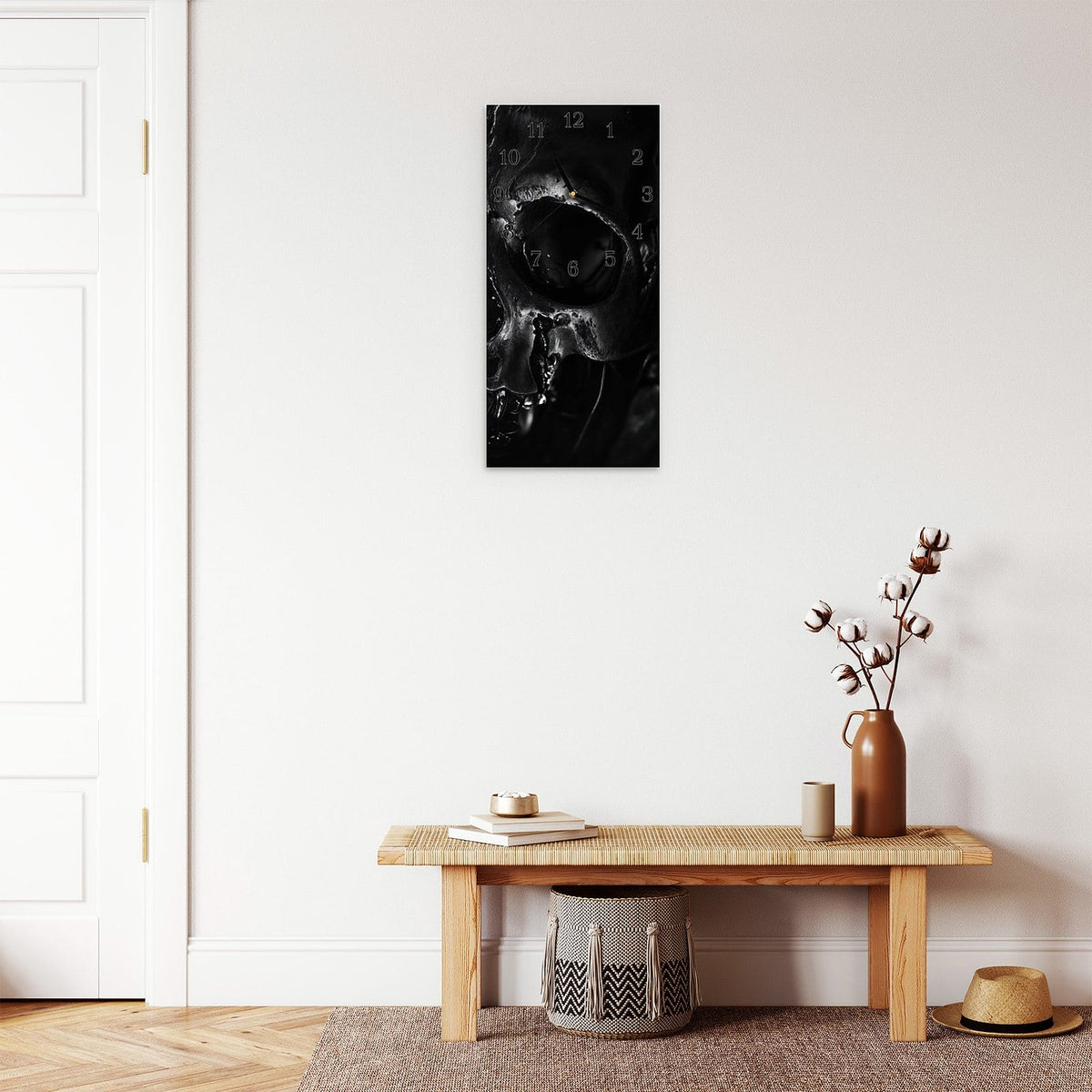 Moderne Wanduhr aus Glas mit Farbtiefe – Wanduhr Schädelaufnahme aus Glas – Hochformat 30 × 60 cm
